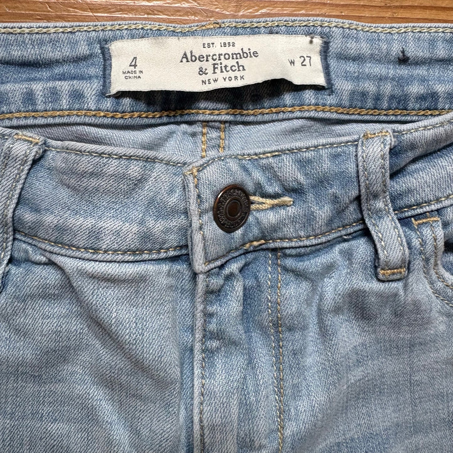 Abercrombie & Fitch light blue jean geometric pattern skinny jean SIZE 4