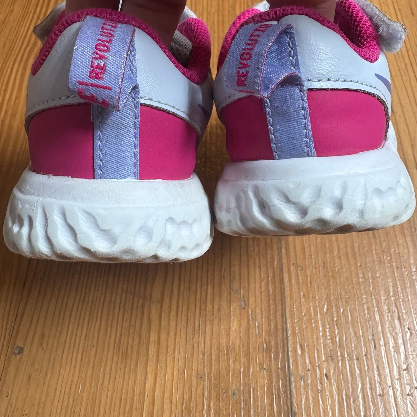 Nike white pink accent slip on elastic lace soft girls sneakers SIZE 8