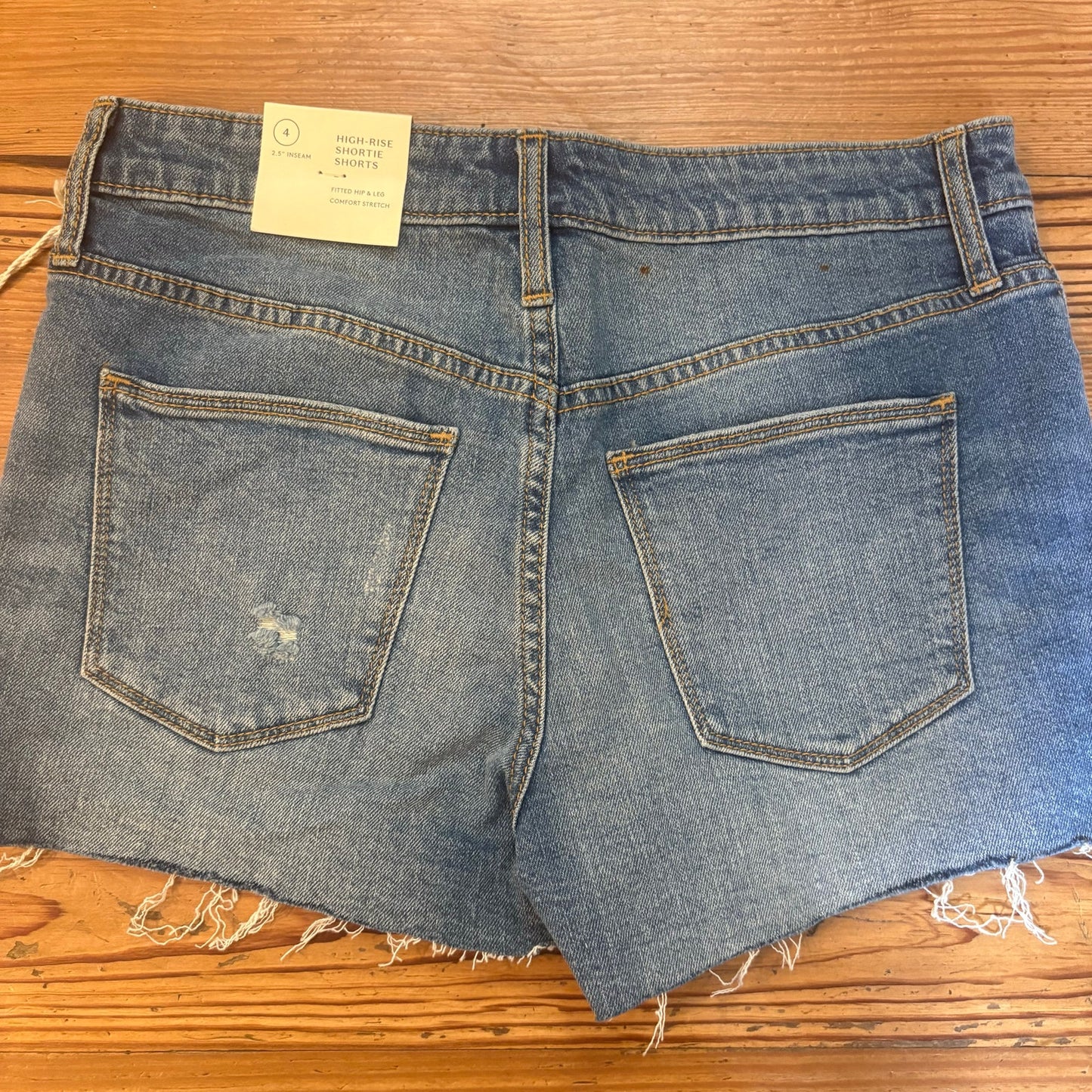 NWT Universal Thread medium wash high rise shortie jean shorts SIZE 4