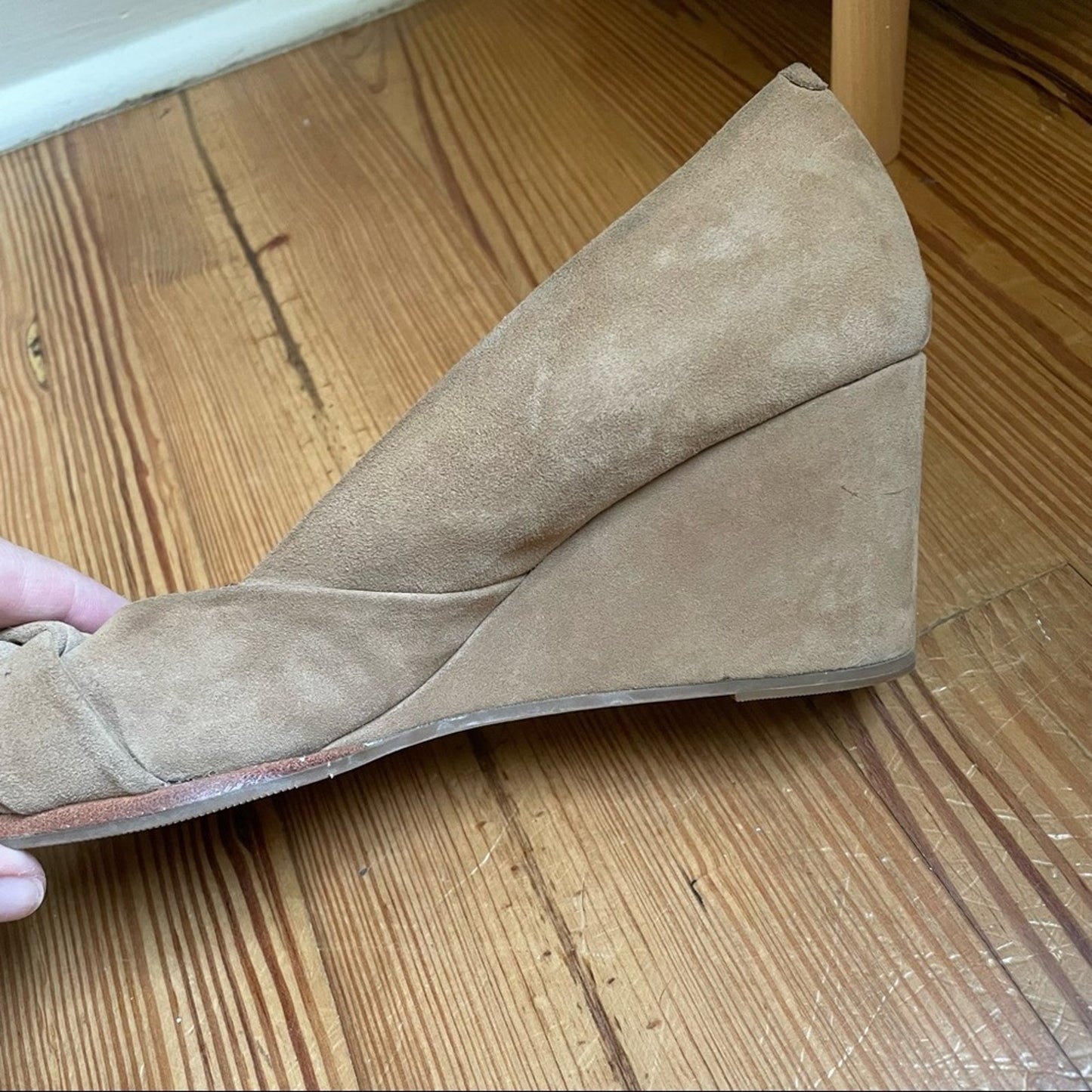 Gentle Souls Gabe's bow buckle tan suede wedge SIZE 9.5M