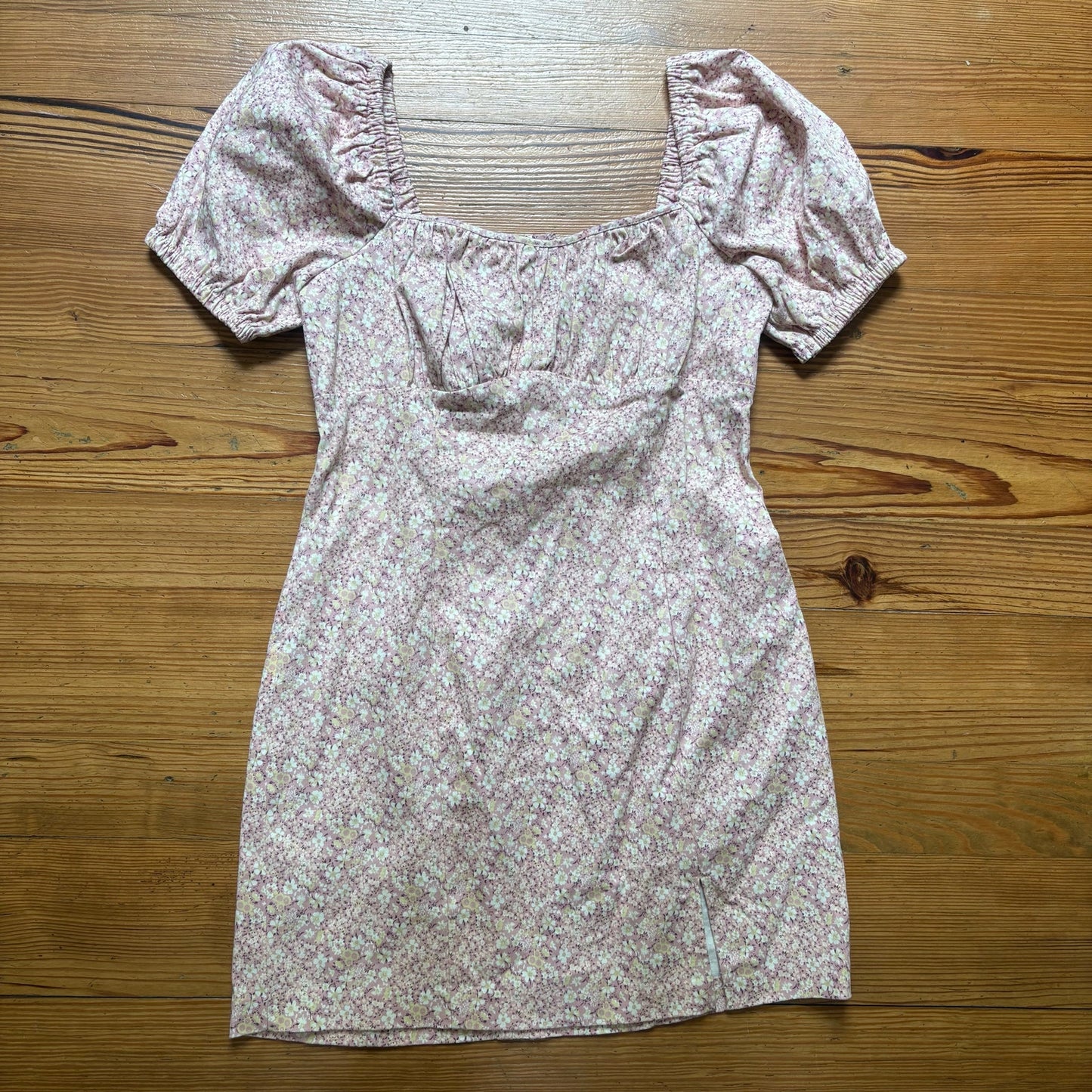 ASTR The Label Wendy floral puff sleeve smocked back mini dress SIZE L