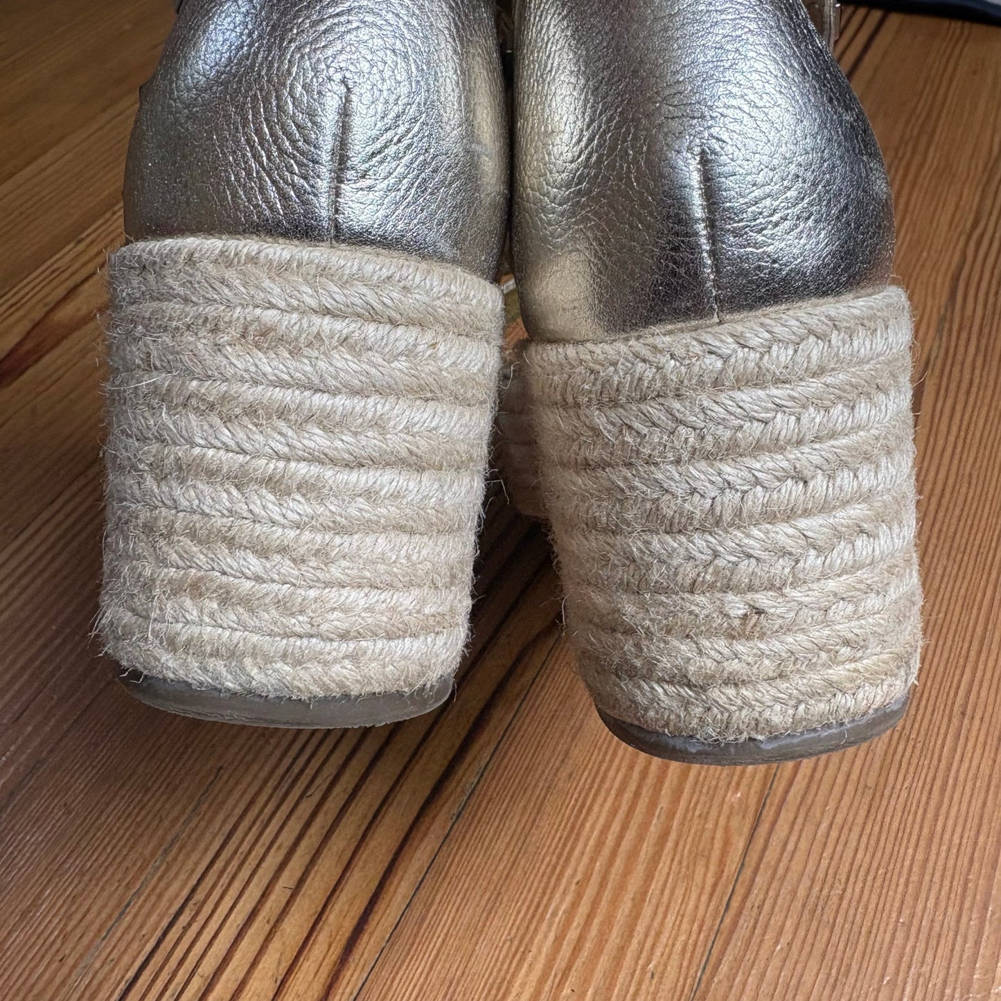 Marc Fisher Jazlyn gold platform espadrille wedge studded sandal SIZE 9.5
