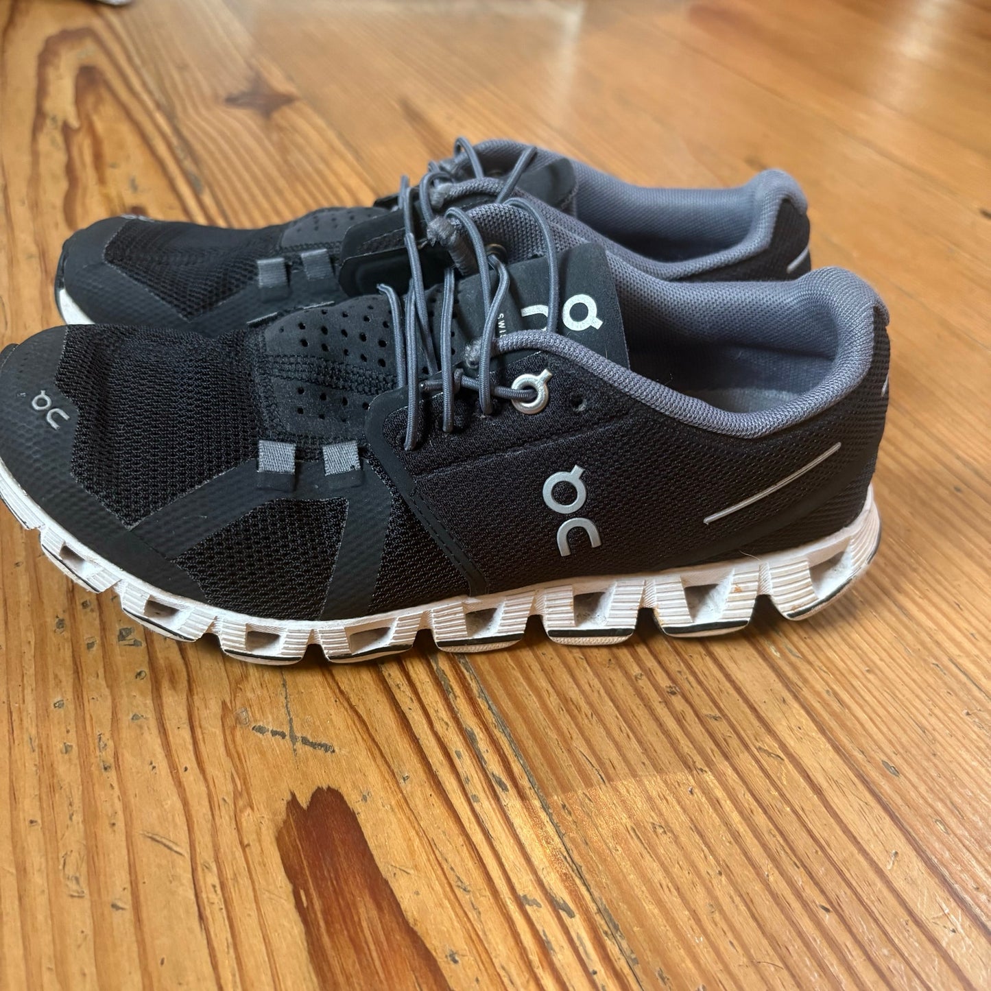 On Cloud black white elastic lace Cloud 6 womens athletic sneakers SIZE 6