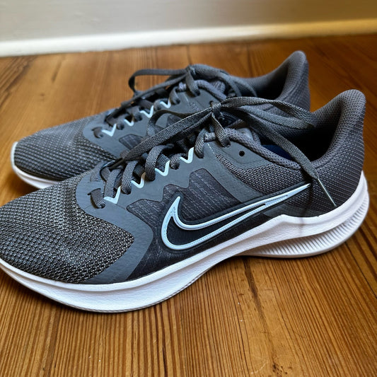 Nike Downshifter 11 gray running sneakers SIZE 9