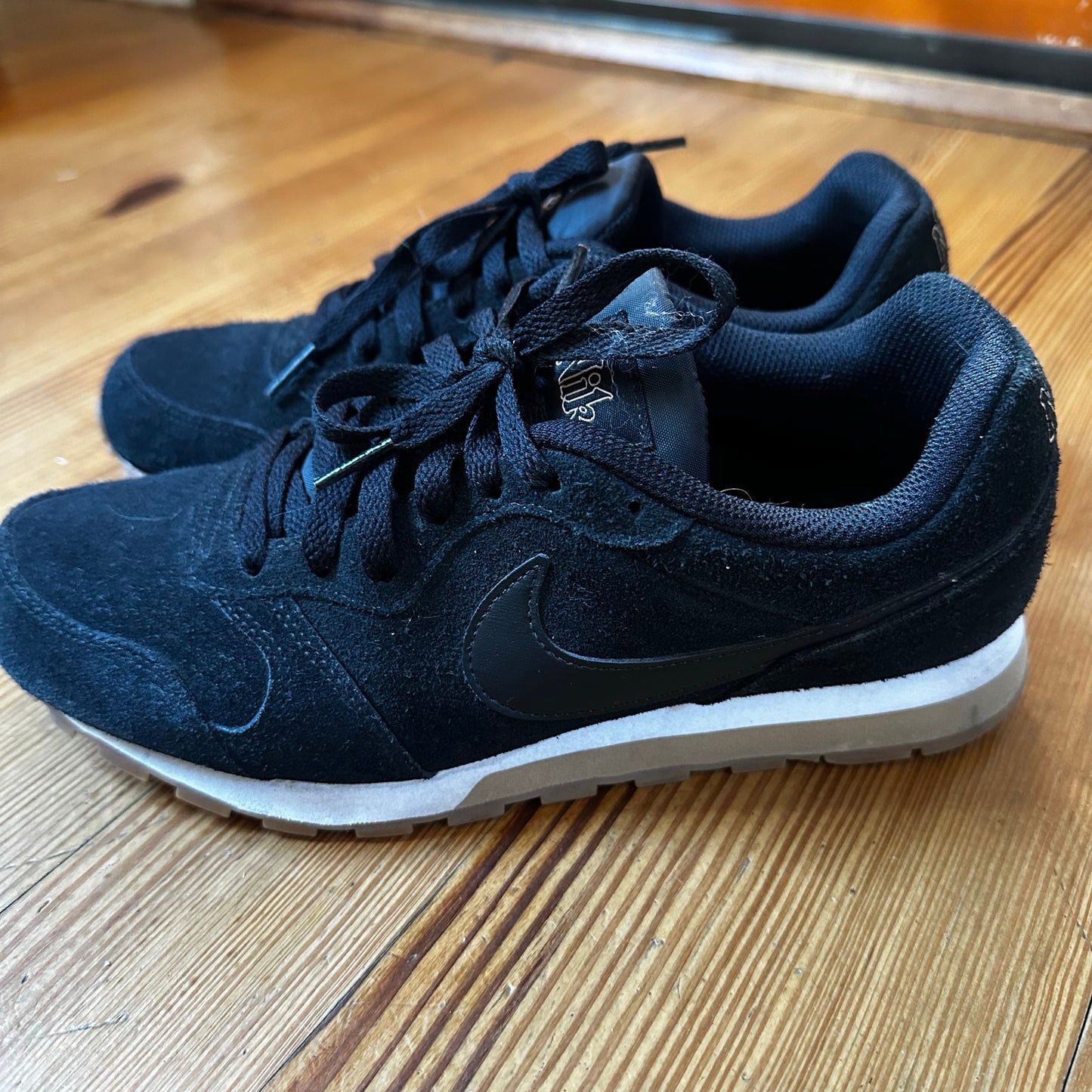 Nike Move It black suede low top lace sneakers SIZE 9