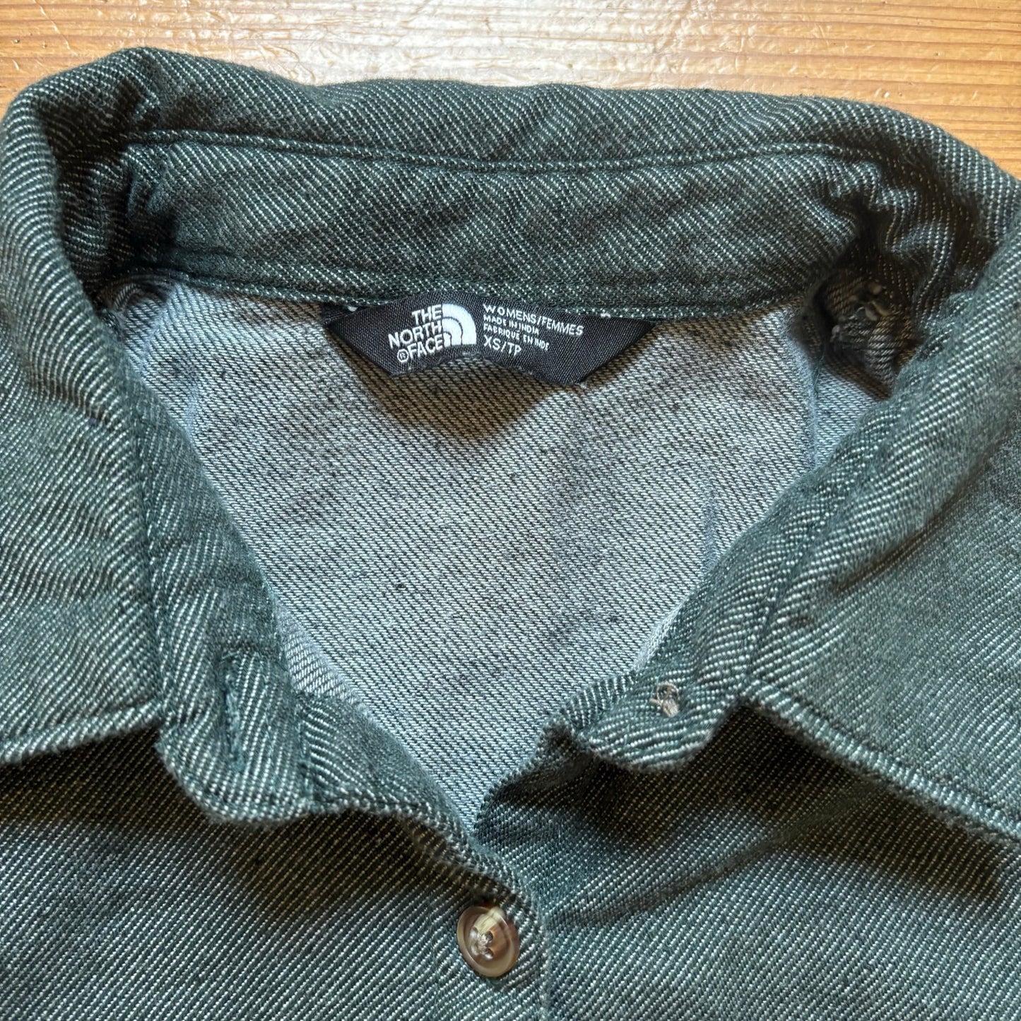 The North Face dark blue long sleeve cotton button up womens shirt SIZE XS
