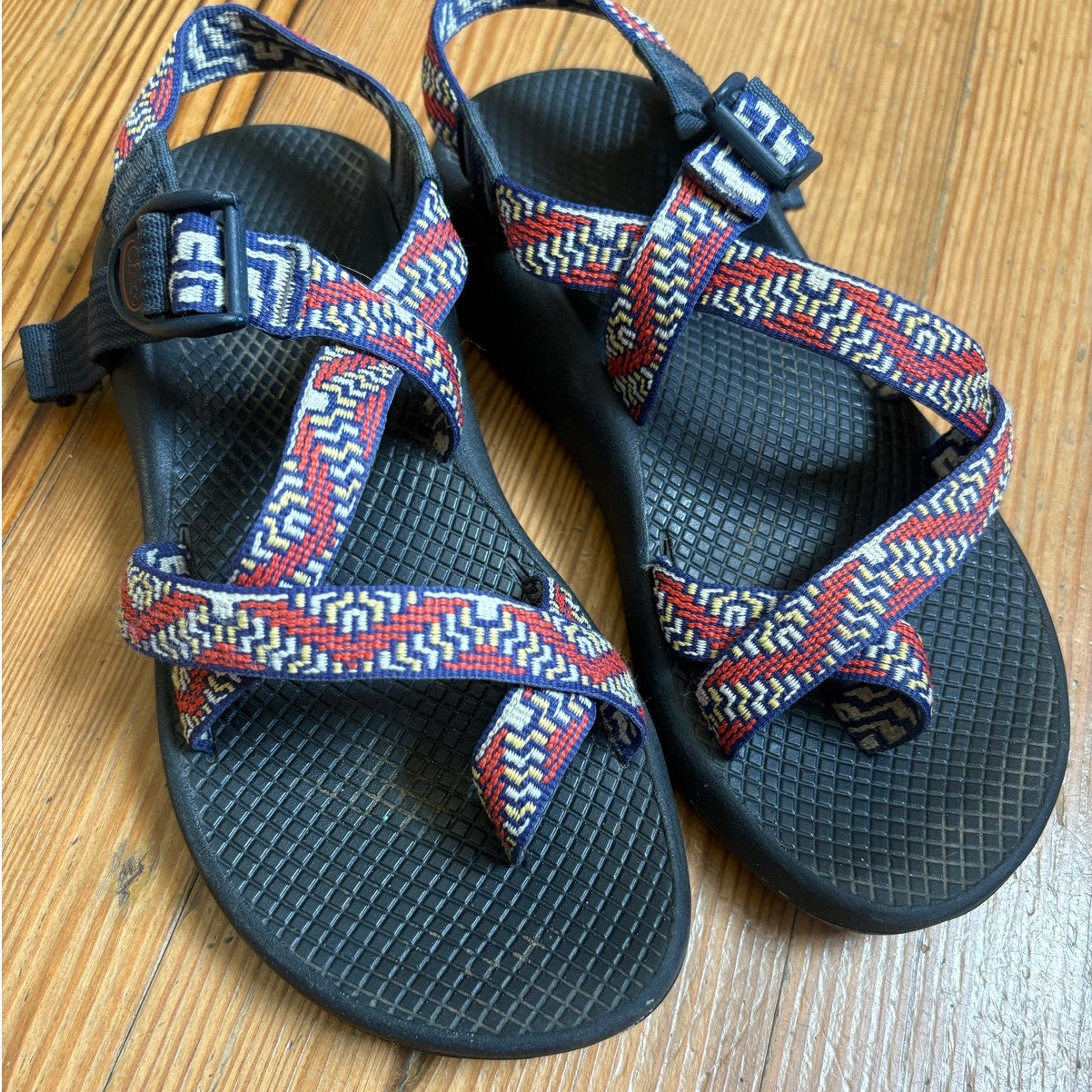 Chaco Z2 red blue yellow strappy classic waterproof womens sandal SIZE 7