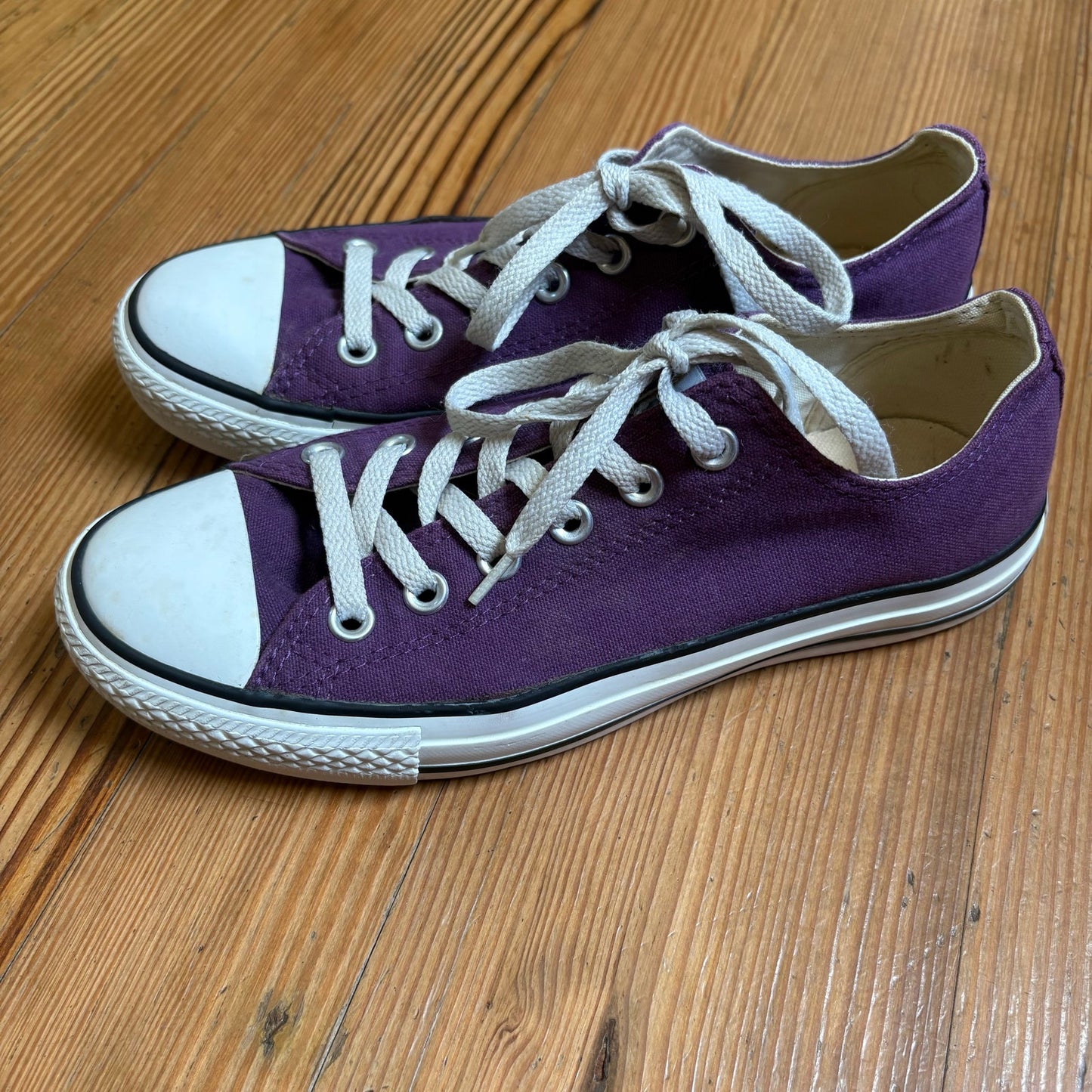 Converse All Star unisex purple low top lace up sneakers SIZE M6, W8