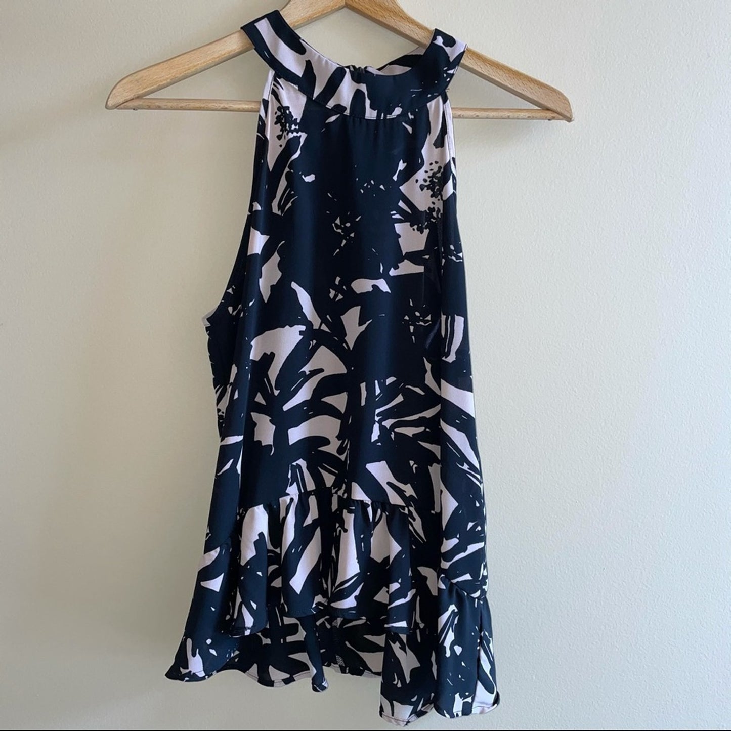 Eight Sixty ruffle crop halter SIZE S