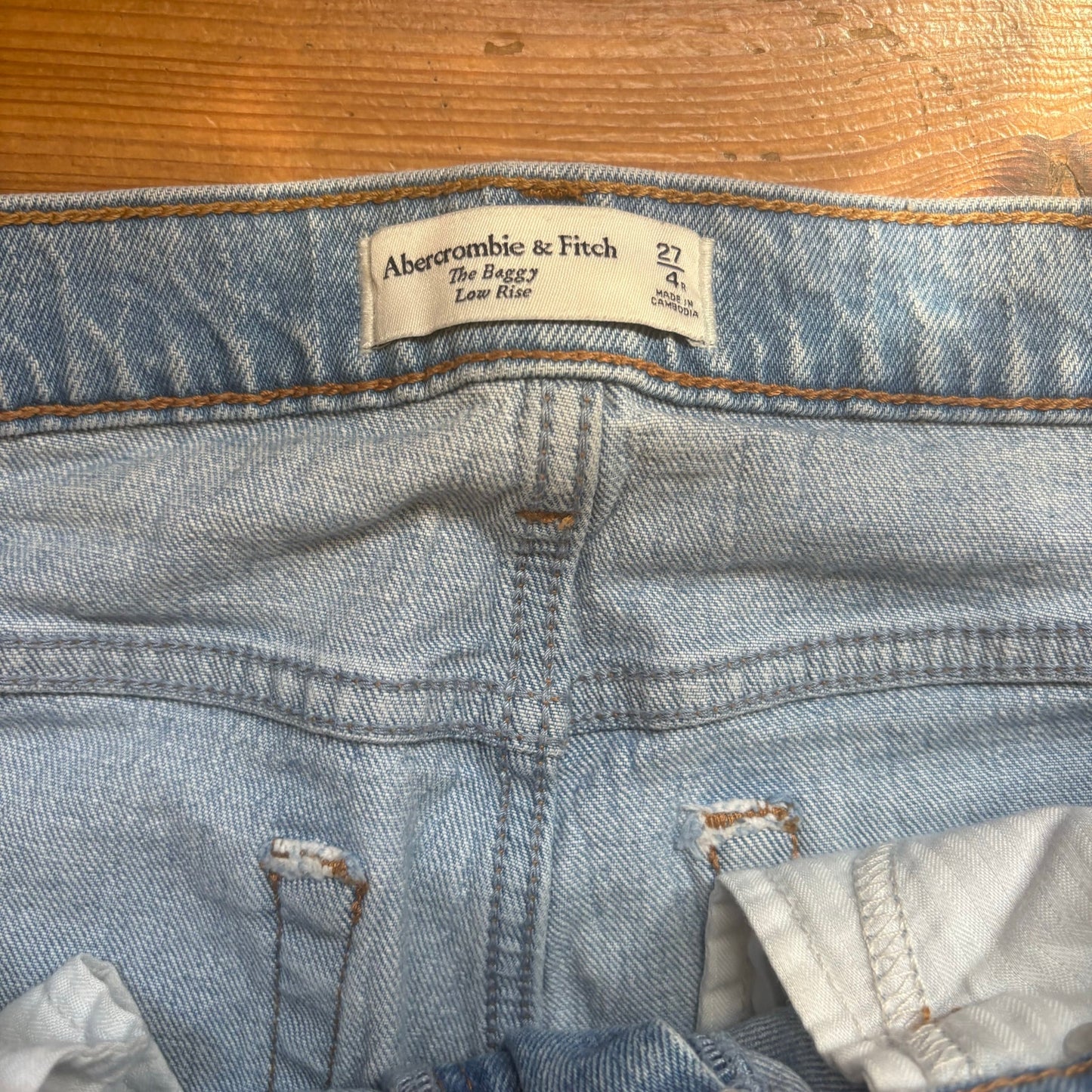 Abercrombie & Fitch light was baggy low rise womens jeans SIZE 4
