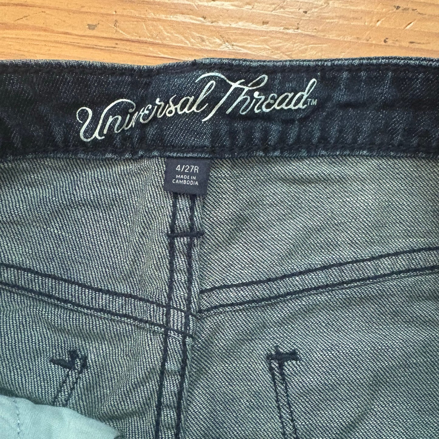 NWT Universal Thread high rise shortie dark wash cutoff jean shorts SIZE 4