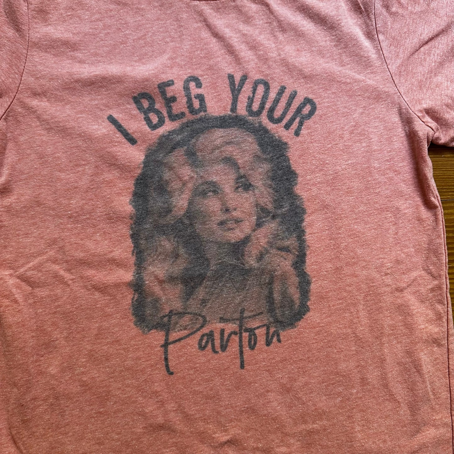 Dolly Parton pink Beg Your Parton short sleeve graphic tshirt SIZE S