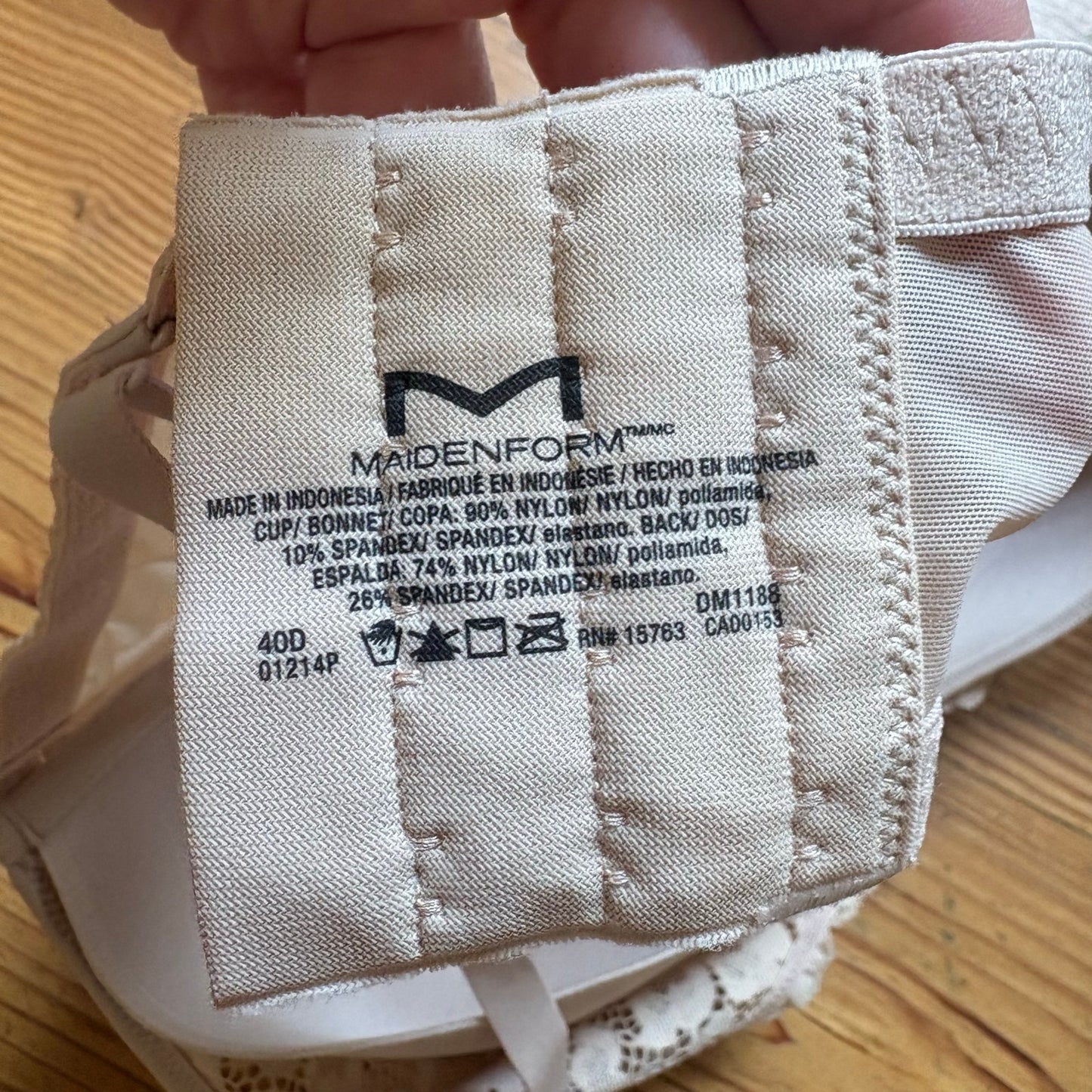 Maidenform beige lace clasp back adjustable strap bra SIZE 40D