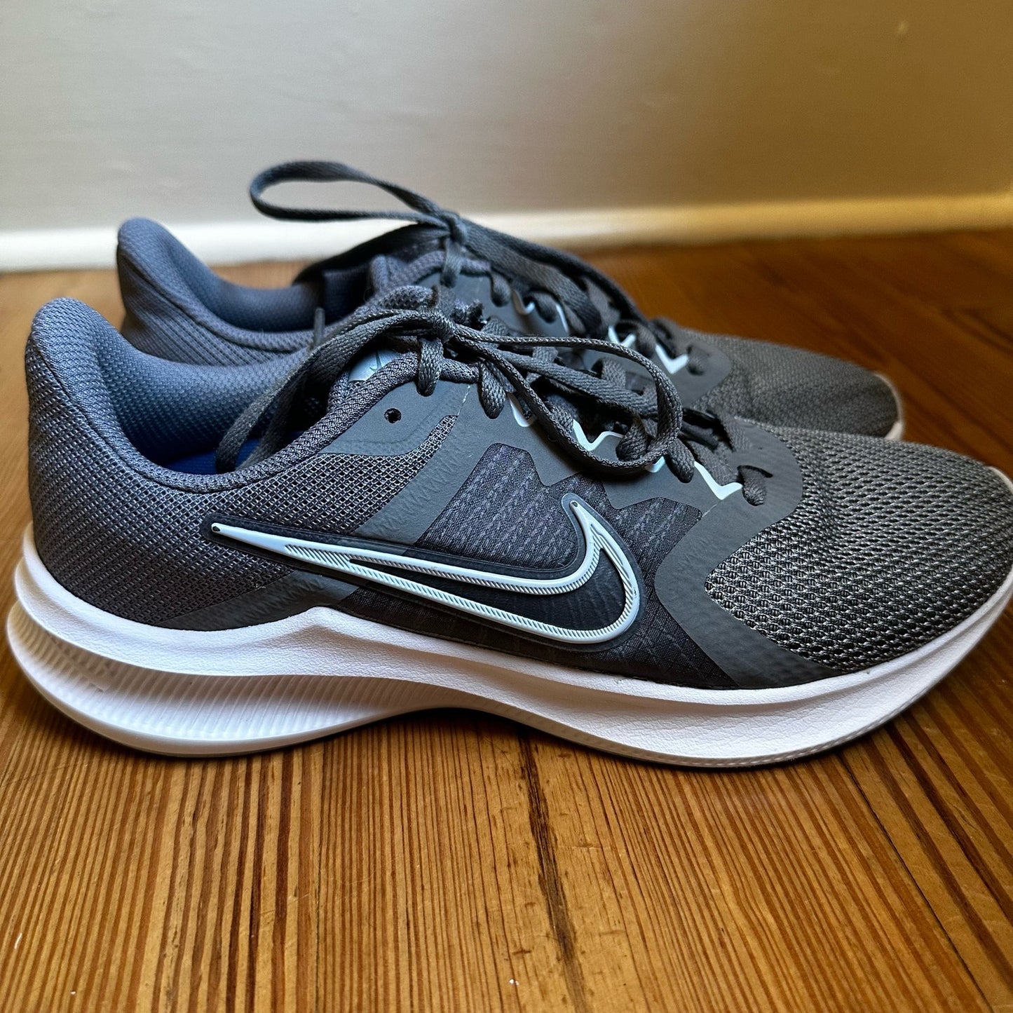 Nike Downshifter 11 gray running sneakers SIZE 9