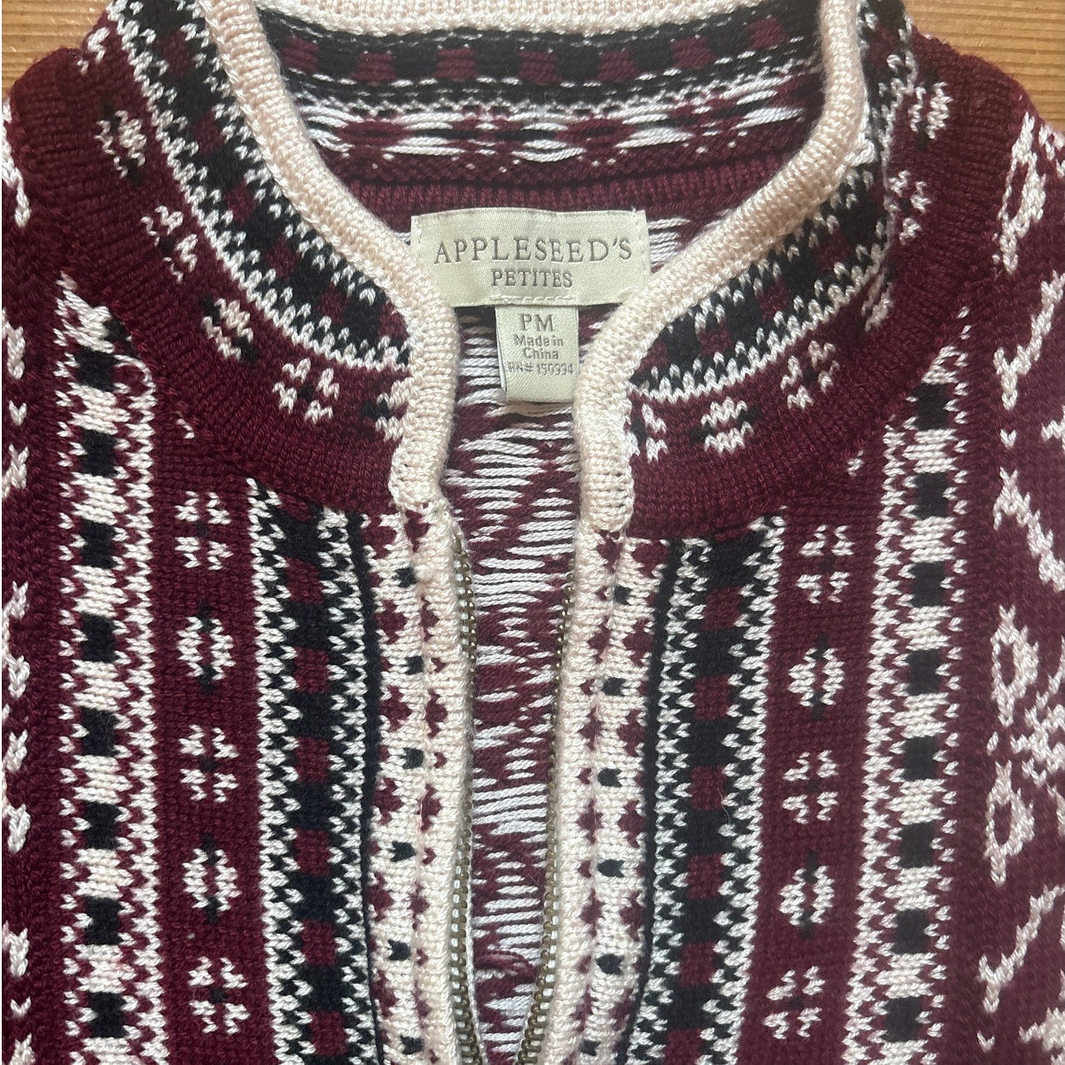 Appleseeds red white winter snowflake pattern full zip womens sweater SIZE MP