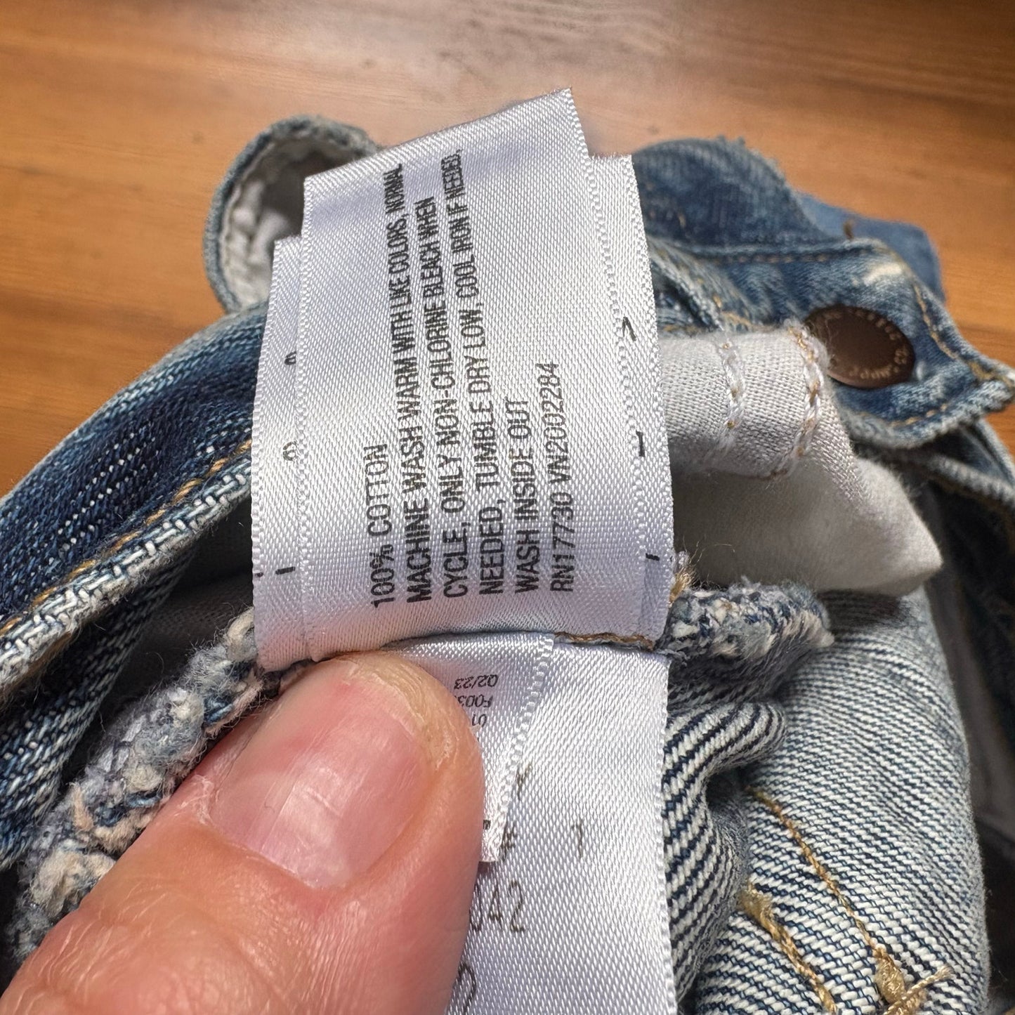 Universal Thread medium wash 90s baggy straight leg womens jeans SIZE 2