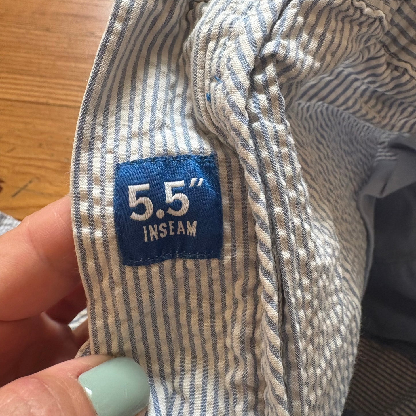Chubbies white blue pinstripe seersucker 5" inseam mens shorts SIZE XL