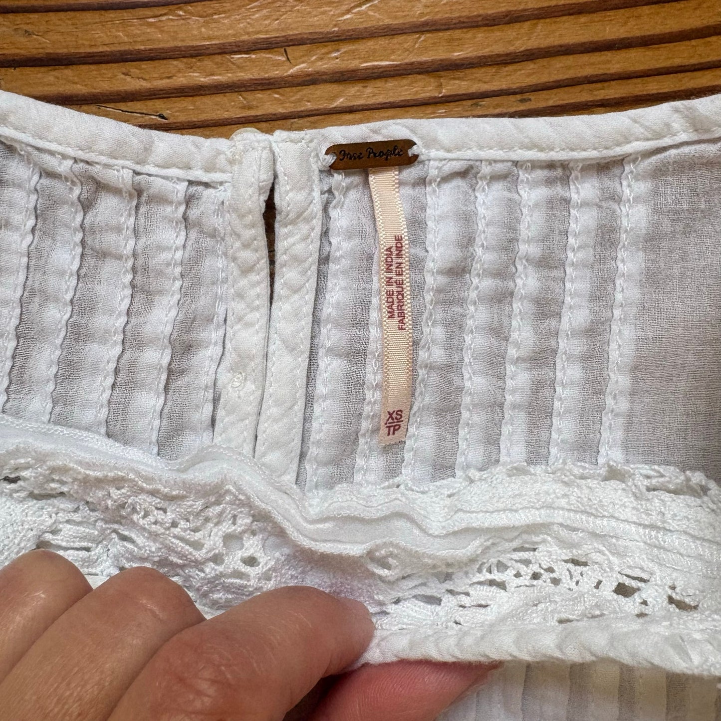 Free People white lace sleeveless cotton ruffle bottom tank SIZE XS