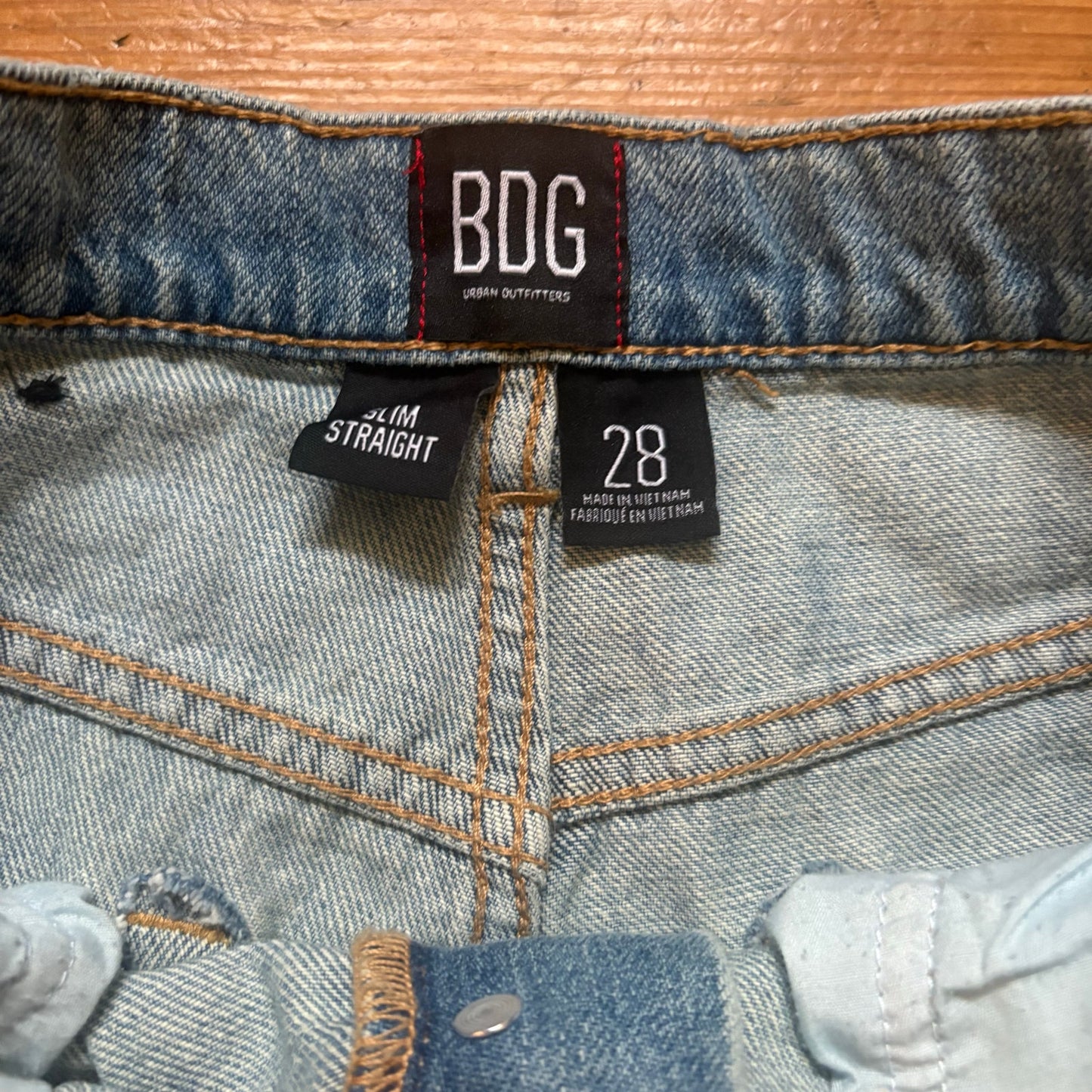 BDG Urban Outfitters light wash slim straight leg womens jeans SIZE 28