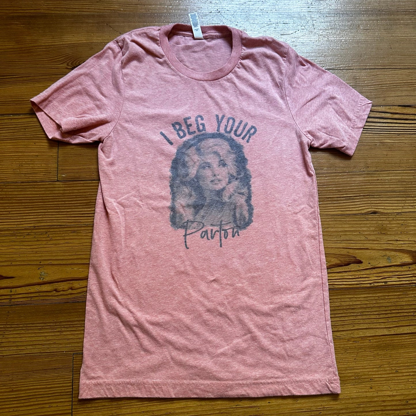 Dolly Parton pink Beg Your Parton short sleeve graphic tshirt SIZE S