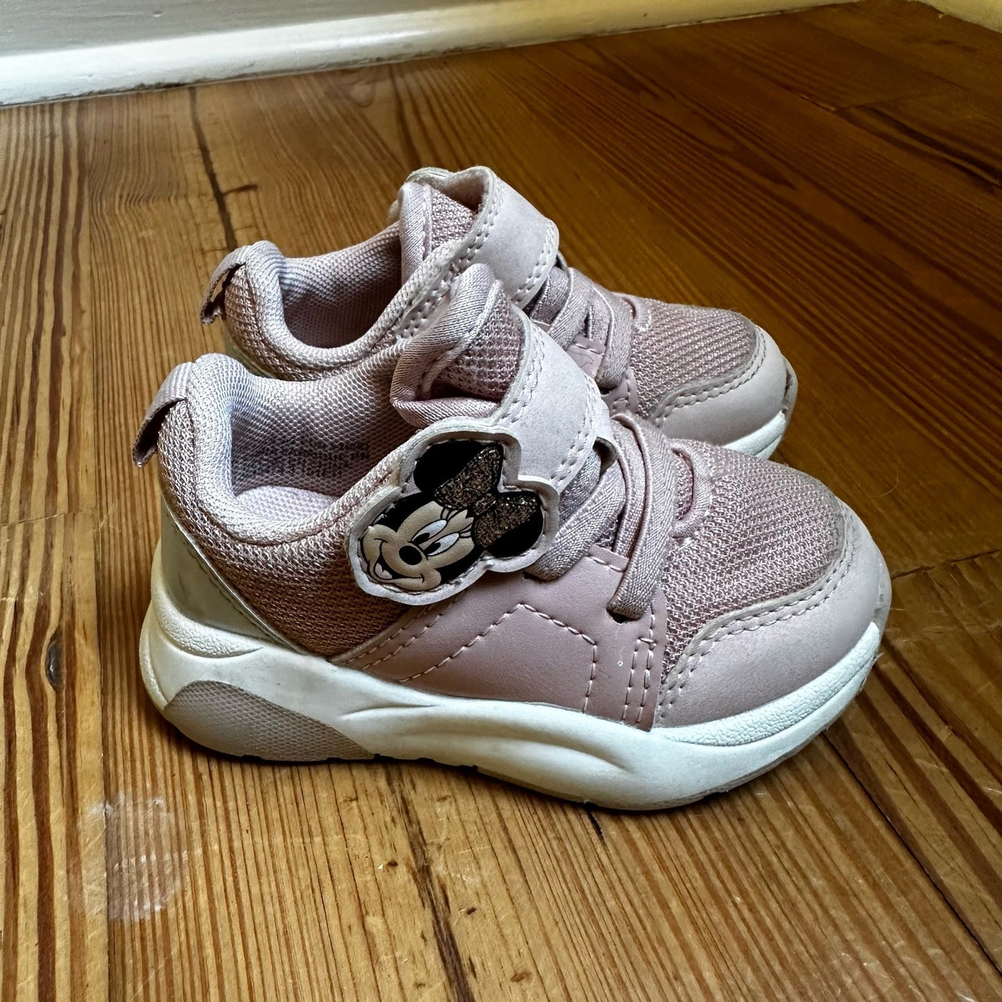 H&M Minnie pink white low top sneakers SIZE 3-4