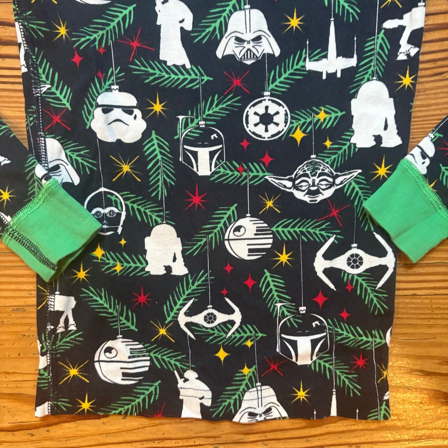 Hanna Andersson Christmas Star Wars holly long sleeve pajama shirt SIZE 6