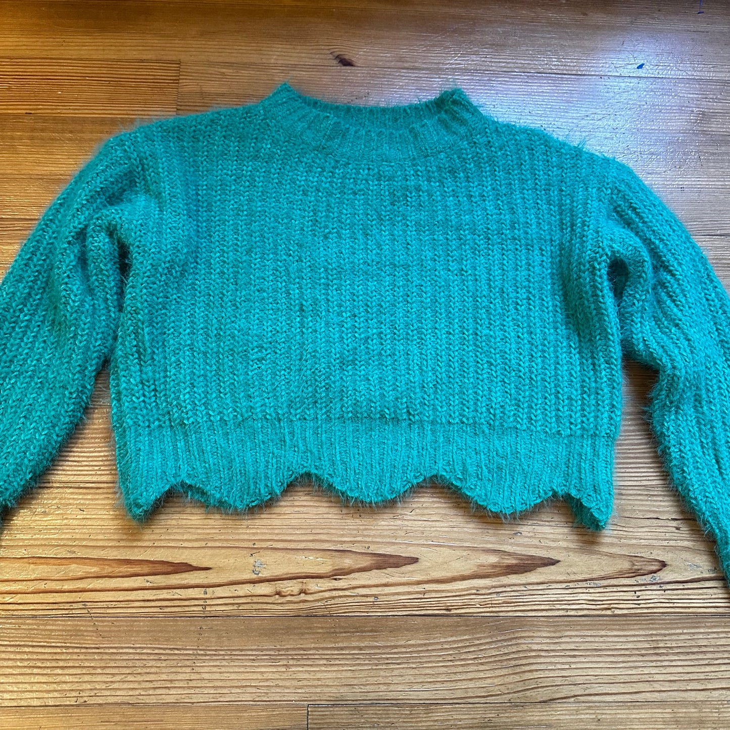 &merci green mock neck cropped scalloped hem sweater SIZE S