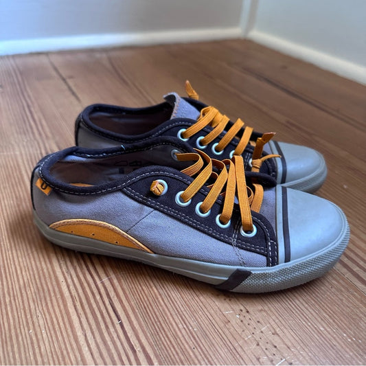 Umi Jett B II kids low top sneakers SIZE 13