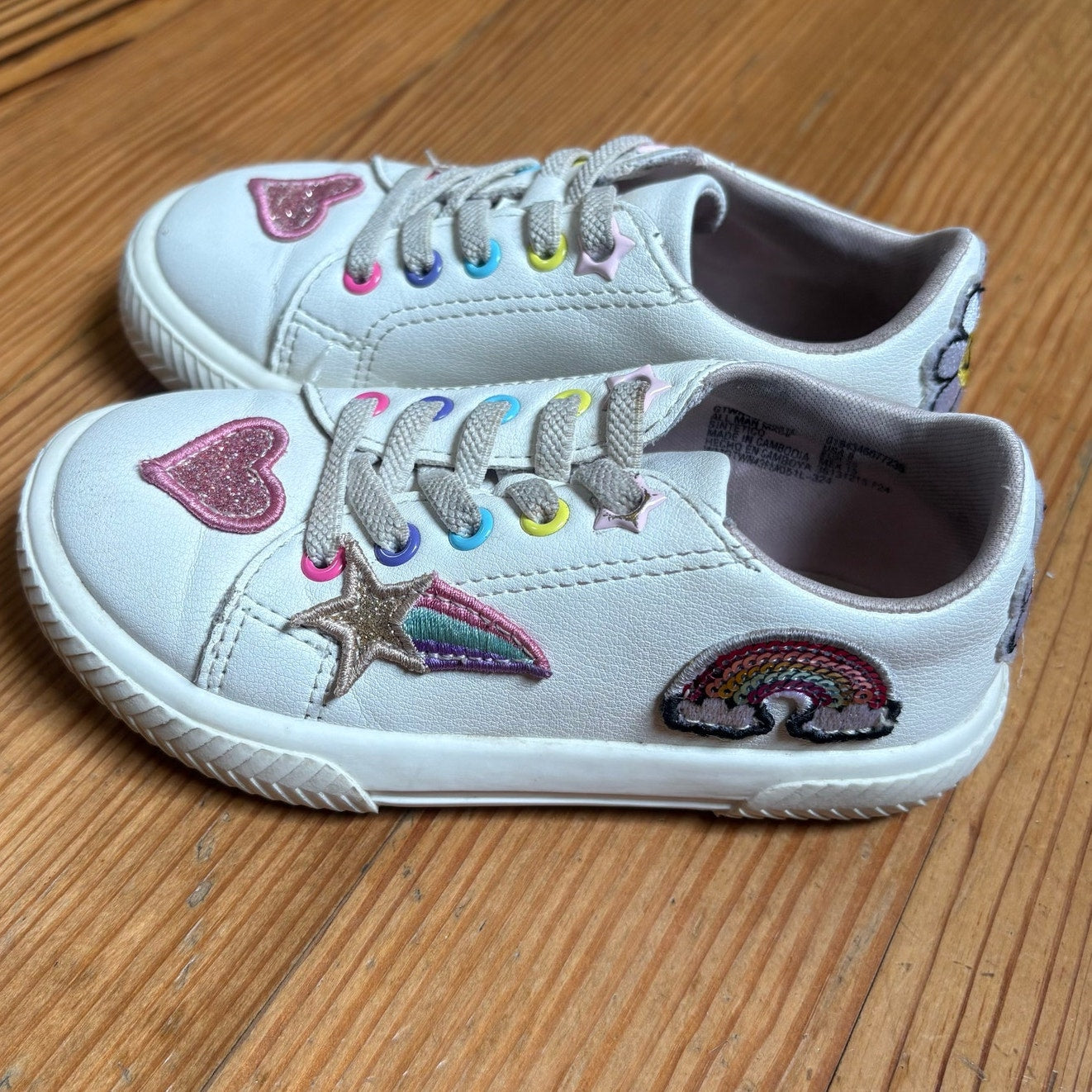Wonder Nation white leather heart rainbow patch low top sneakers SIZE 8