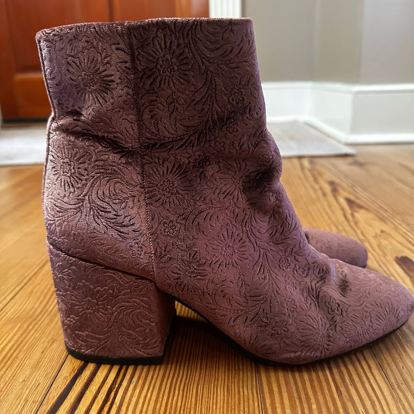 Sam Edelman Taye mauve purple velvet floral embossed ankle bootie SIZE 10