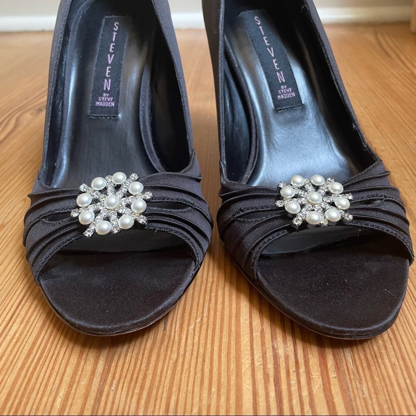 Steve Madden black satin silver embellished peep toe heel SIZE 6.5