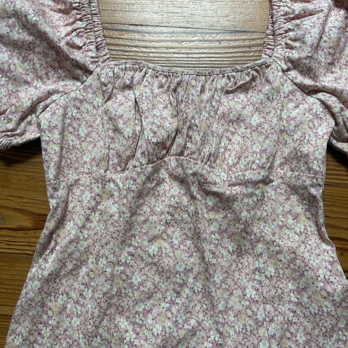 ASTR The Label Wendy floral puff sleeve smocked back mini dress SIZE L