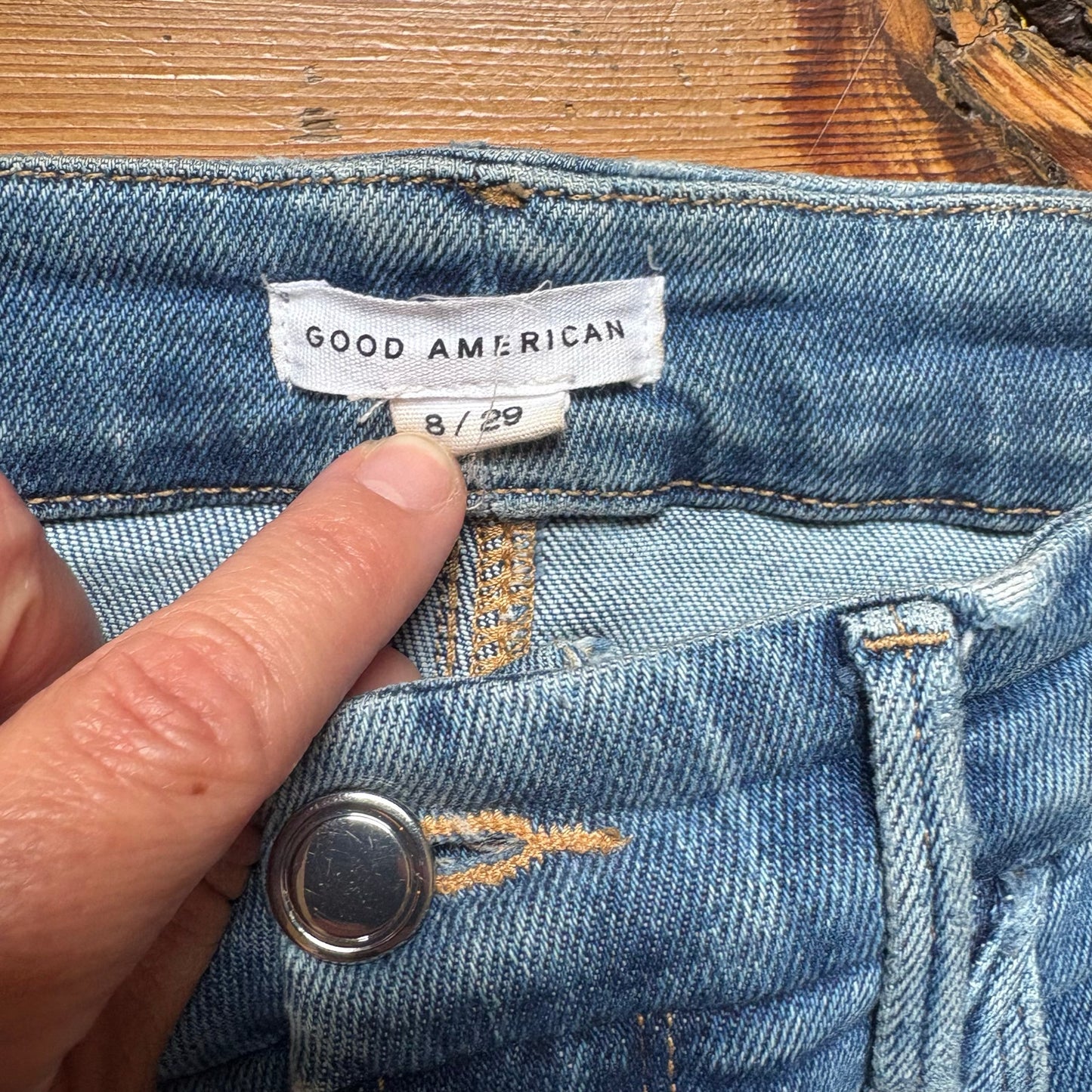 Good American Indigo high rise medium wash distressed ankle jeans SIZE 8