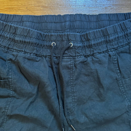 Athleta black elastic waistband linen cargo plus shorts SIZE 26