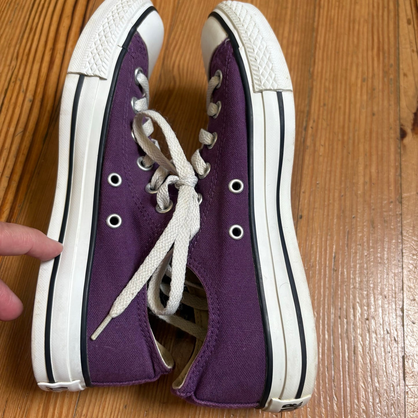 Converse All Star unisex purple low top lace up sneakers SIZE M6, W8
