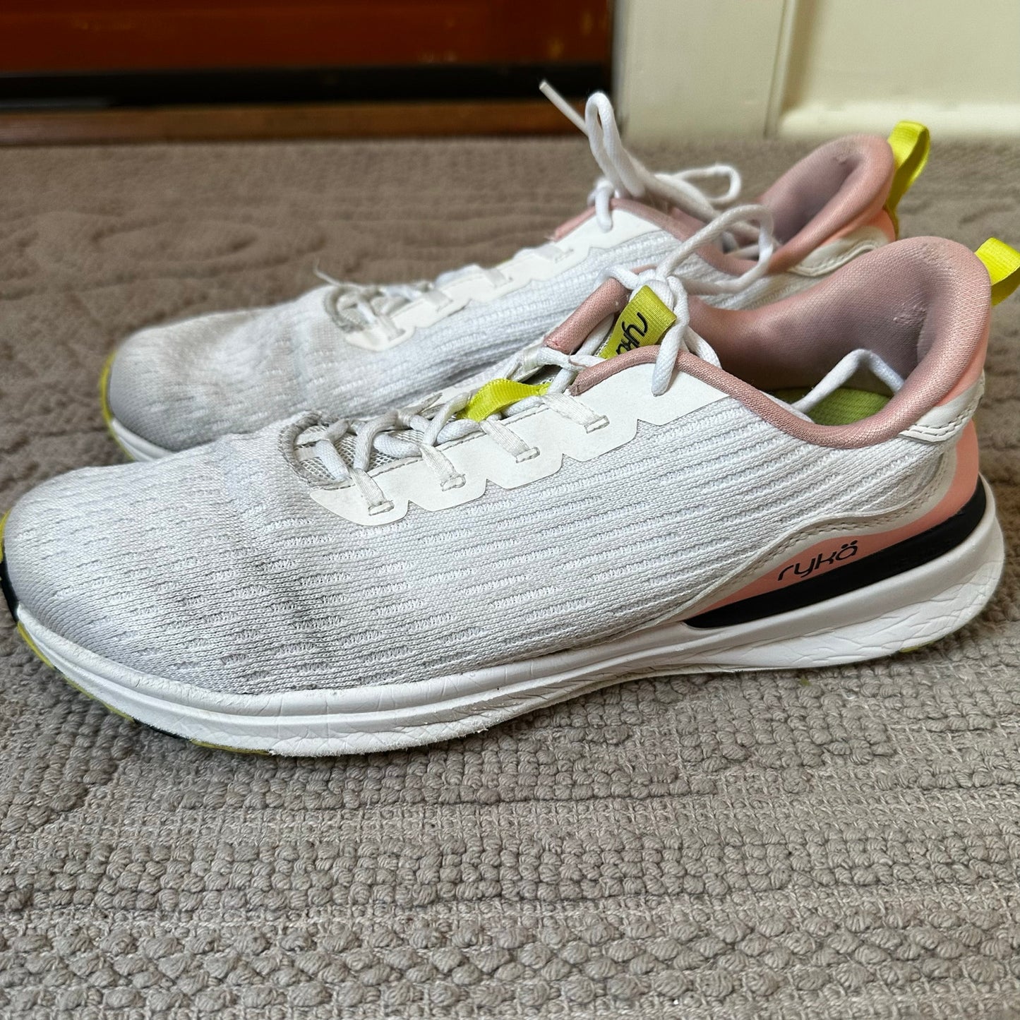 Ryka Myriad white lightweight fabric walking sneaker SIZE 8M