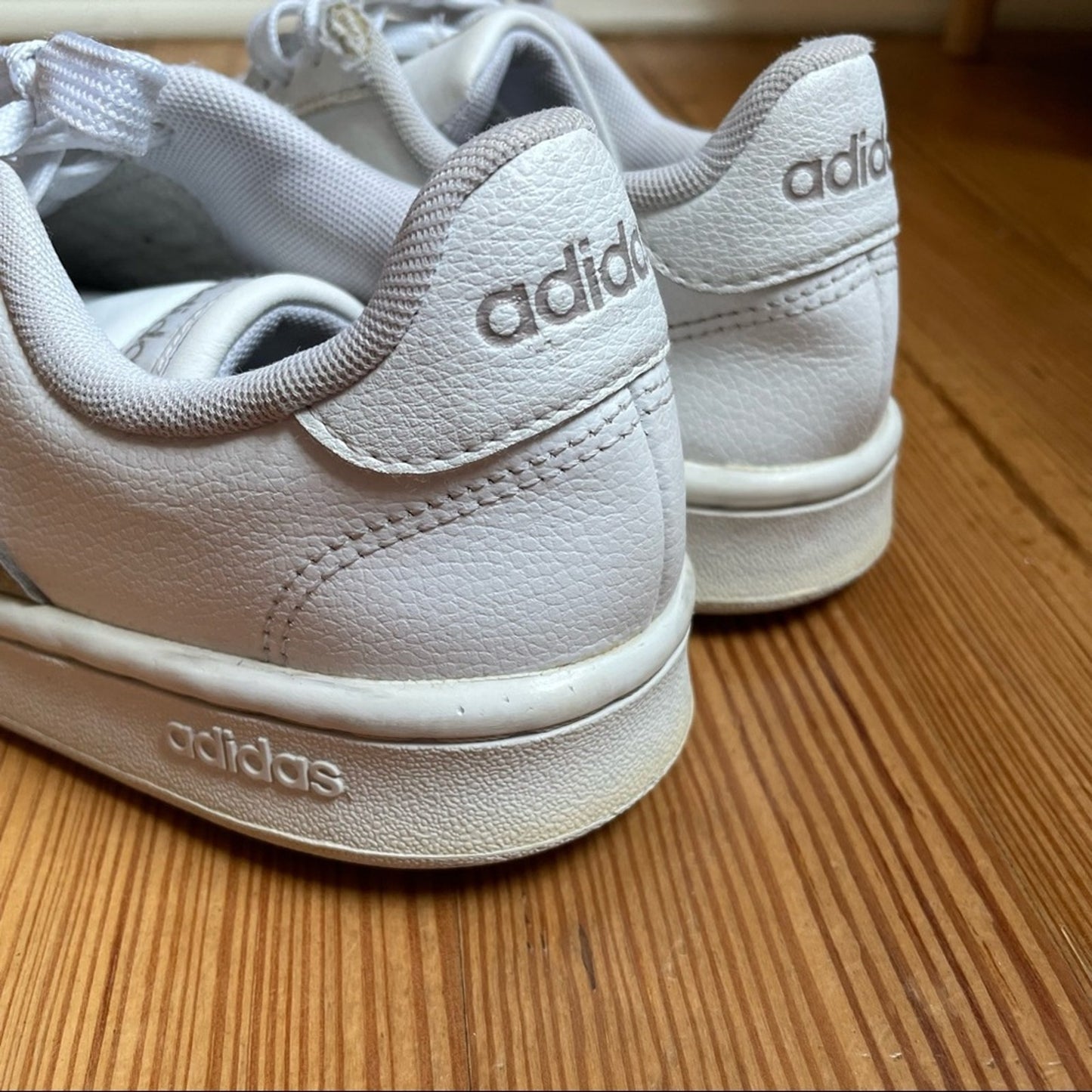 Adidas classic three stripe white silver sneaker SIZE 6