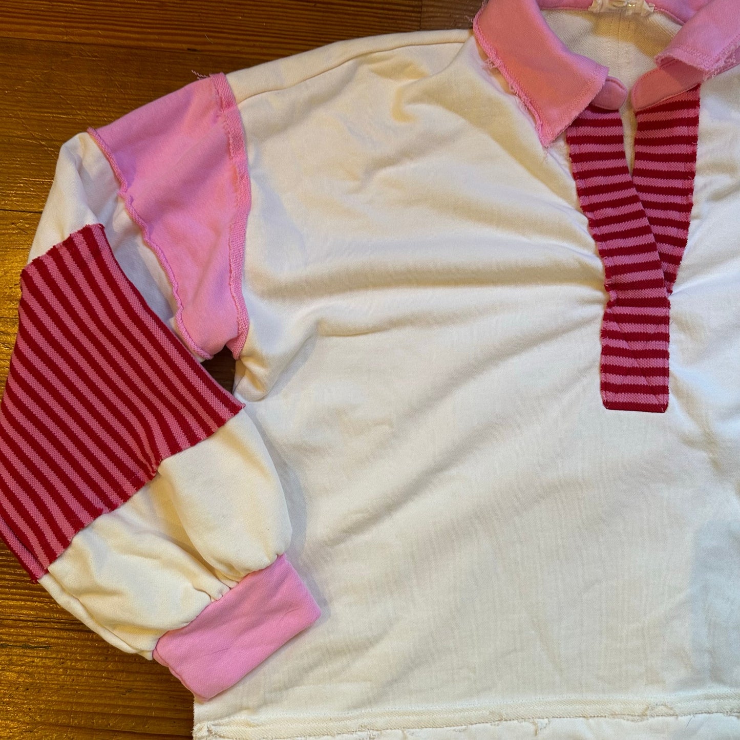 Entro white red pink oversized collar distressed cropped sweatshirt SIZE L