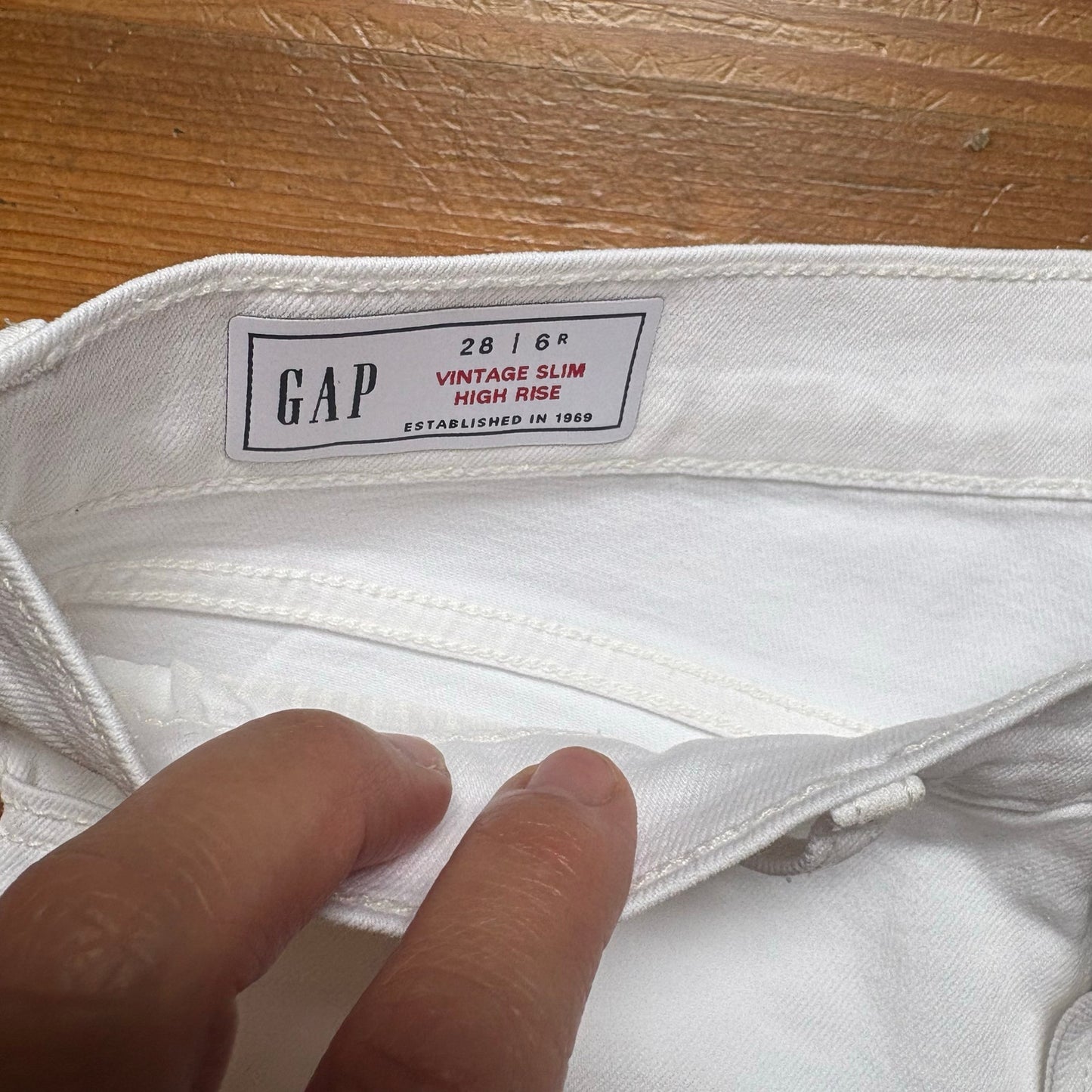 Gap white vintage slim high rise cotton jeans SIZE 6