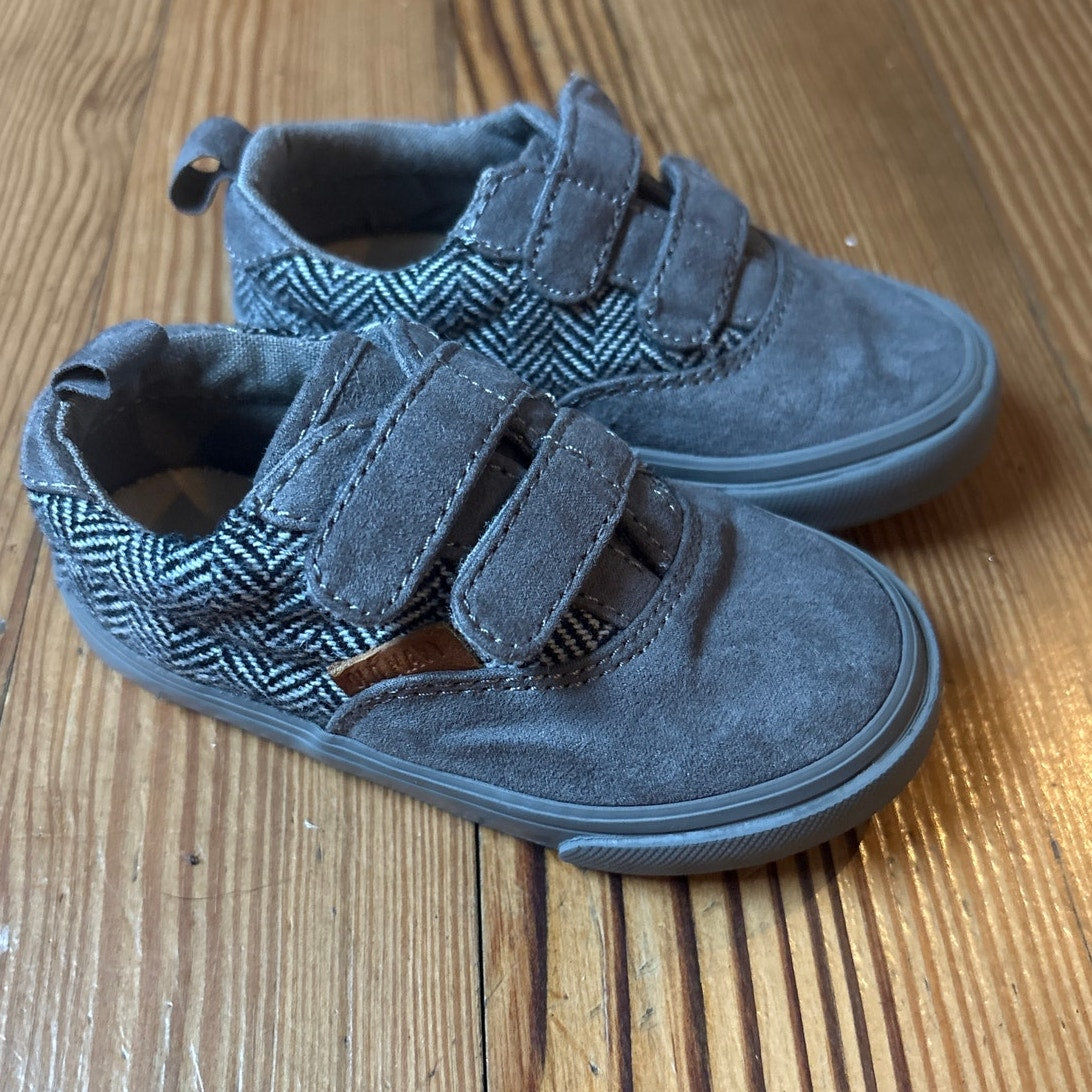 Old Navy gray faux suede double strap velkro toddler sneakers SIZE 5