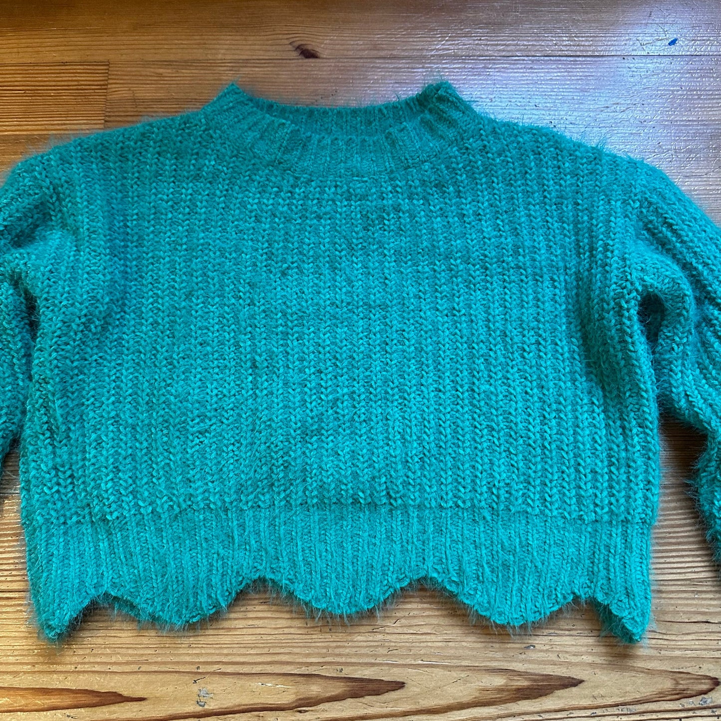 &merci green mock neck cropped scalloped hem sweater SIZE S