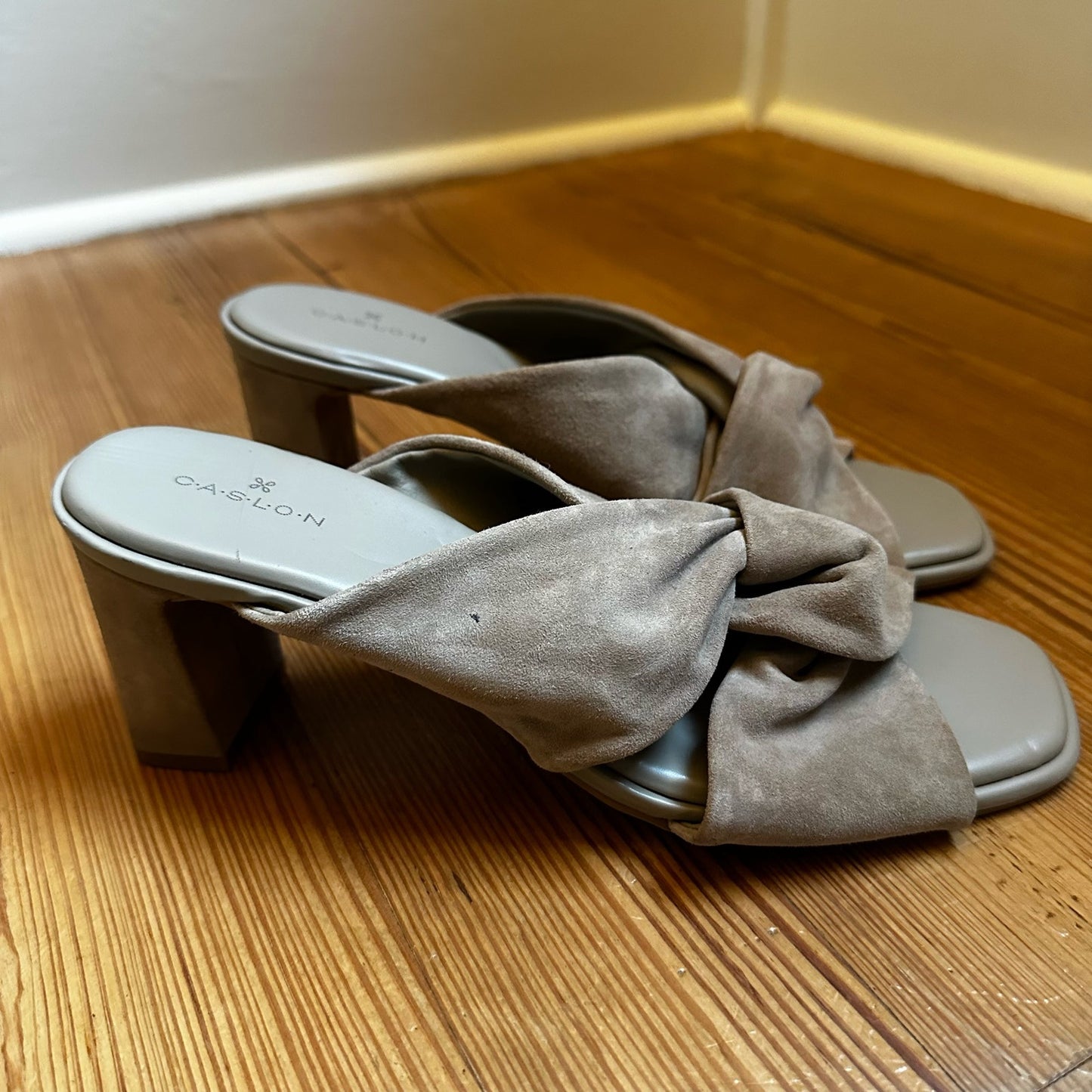 Caslon tan leather crisscross slip on heel sandals SIZE 9