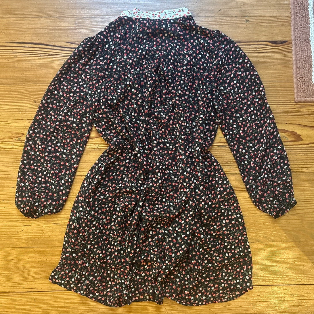 11.1. Tylho black floral keyhole tie neck long sleeve shift dress SIZE L