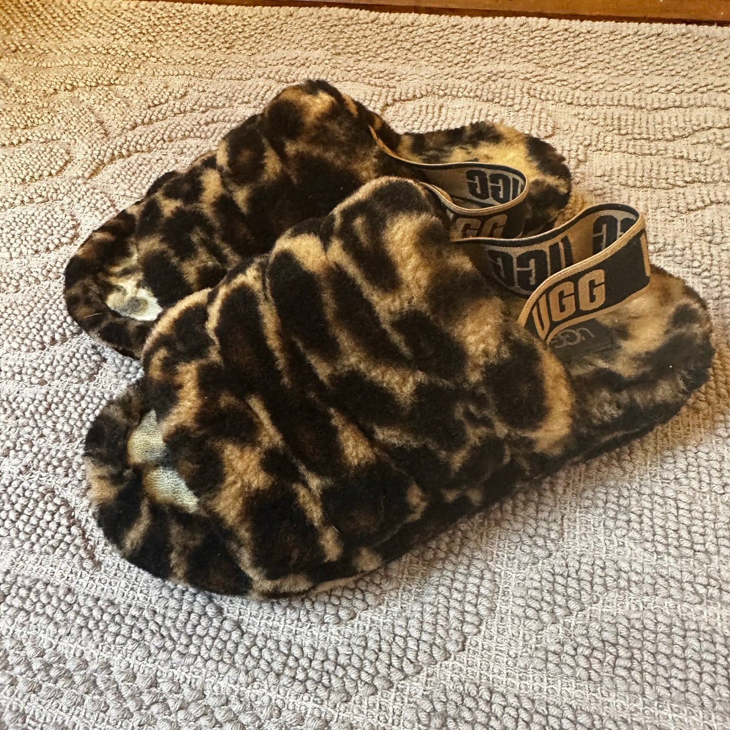 UGG Australia brown black cheetah print platform fuzzy slides SIZE 7