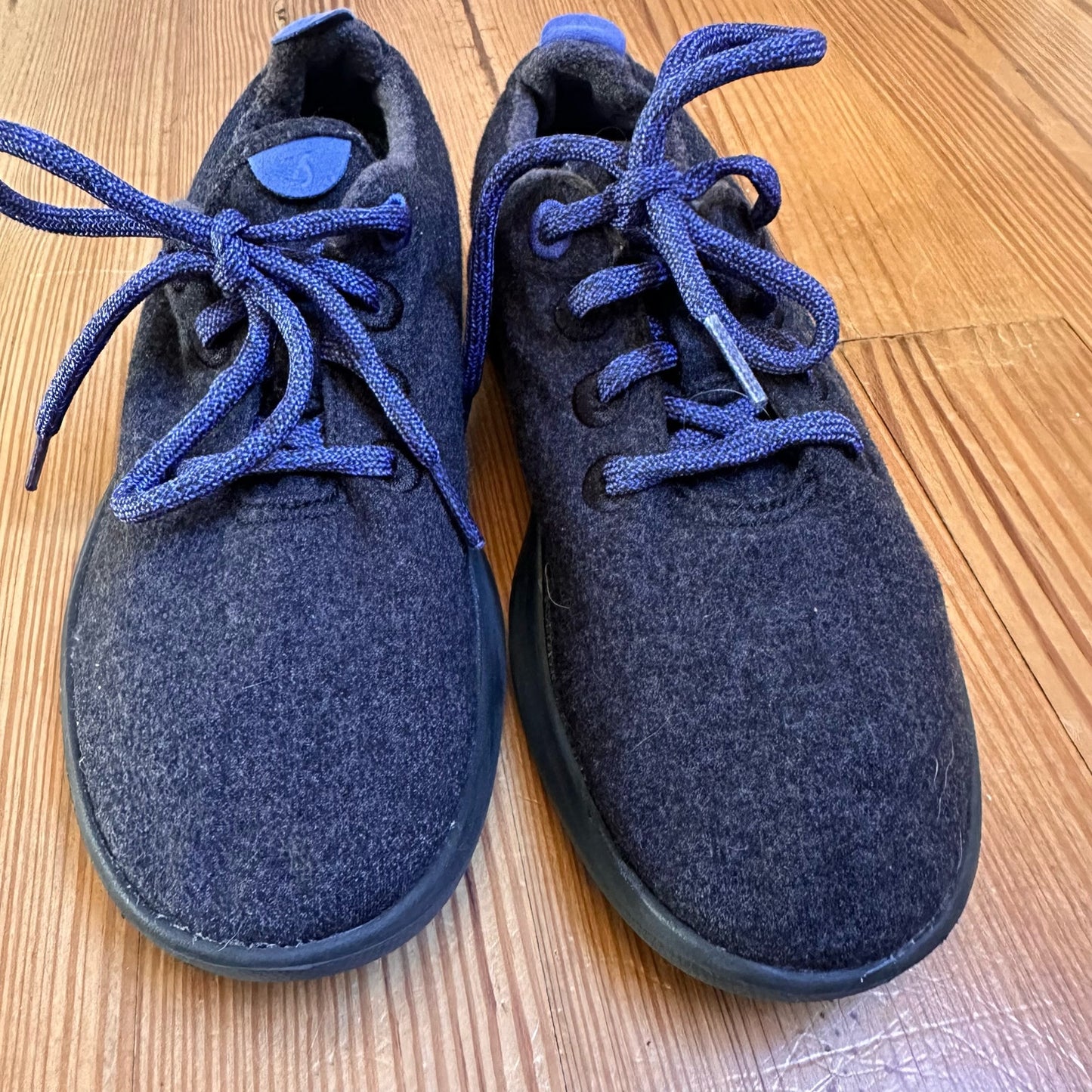 Allbirds black blue laces lightweight wool washable running sneaker SIZE 7