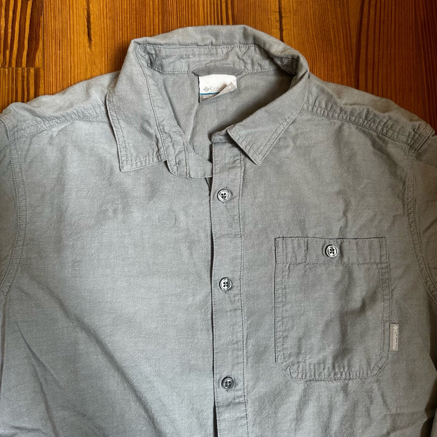 Columbia long sleeve gray cotton button up SIZE M