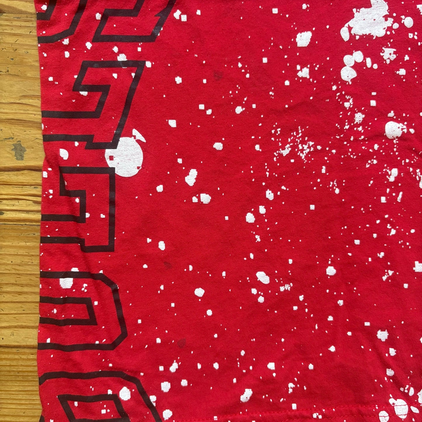 NBA Chicago Bulls red white splatter paint short sleeve boys shirt SIZE S