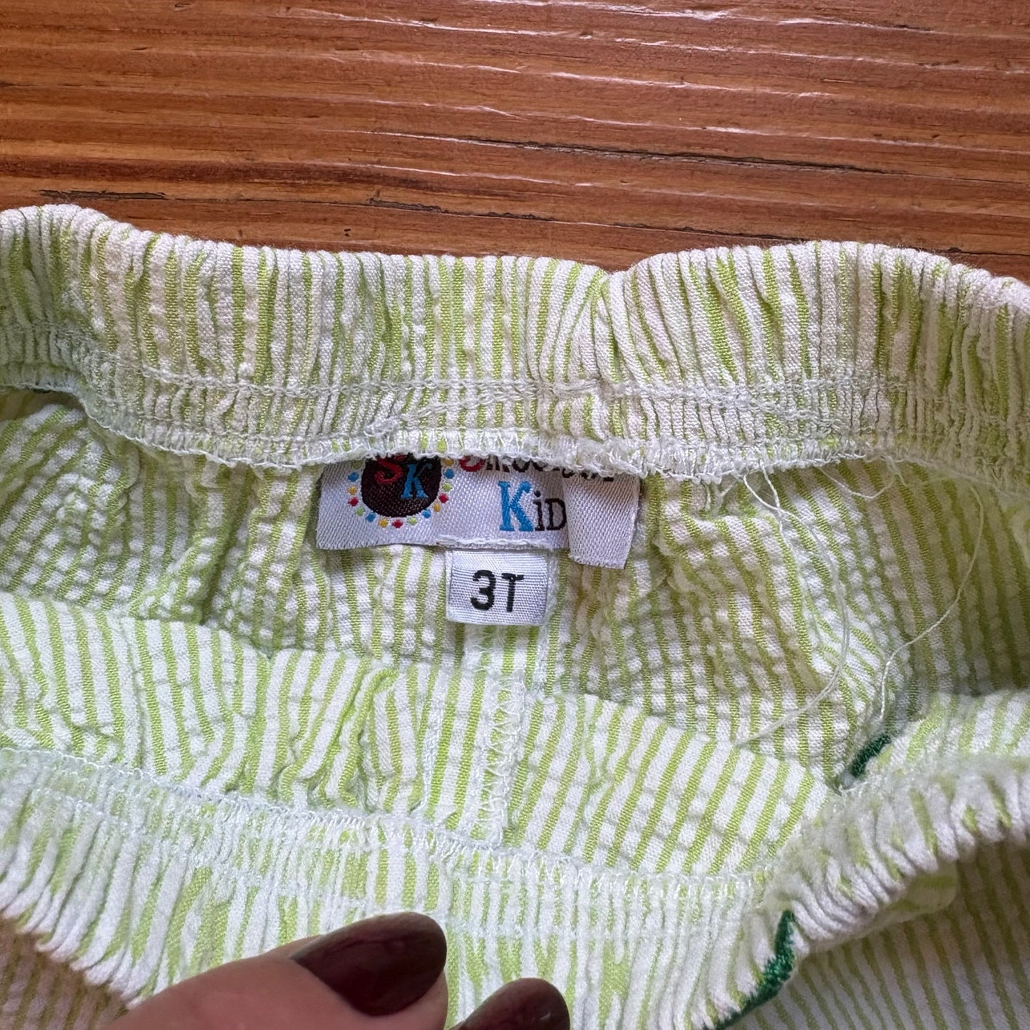 Smockadot Kids green white seersucker alligator embroidered boys shorts SIZE 3T