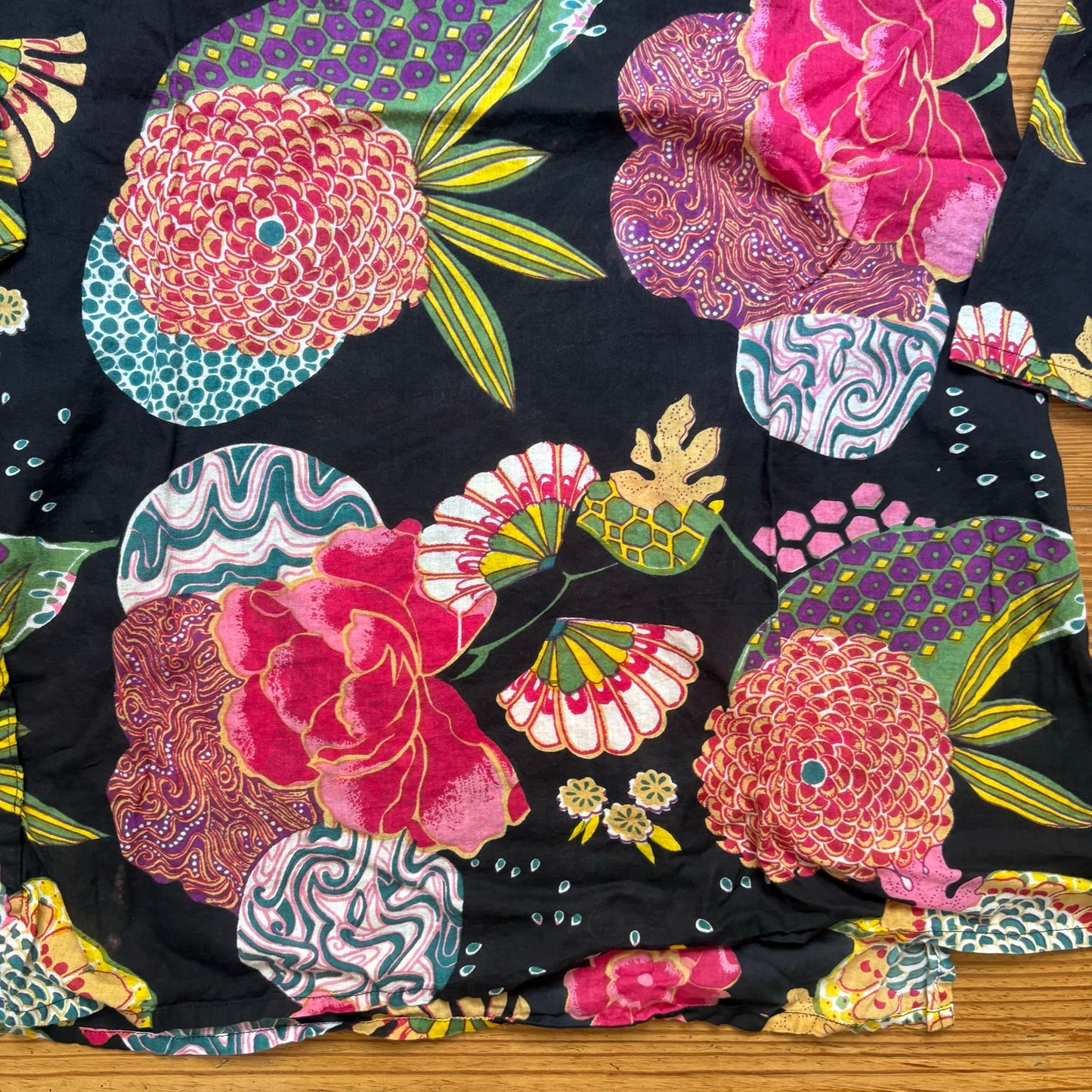 Black floral cotton plunge neckline long sleeve tunic shirt SIZE L
