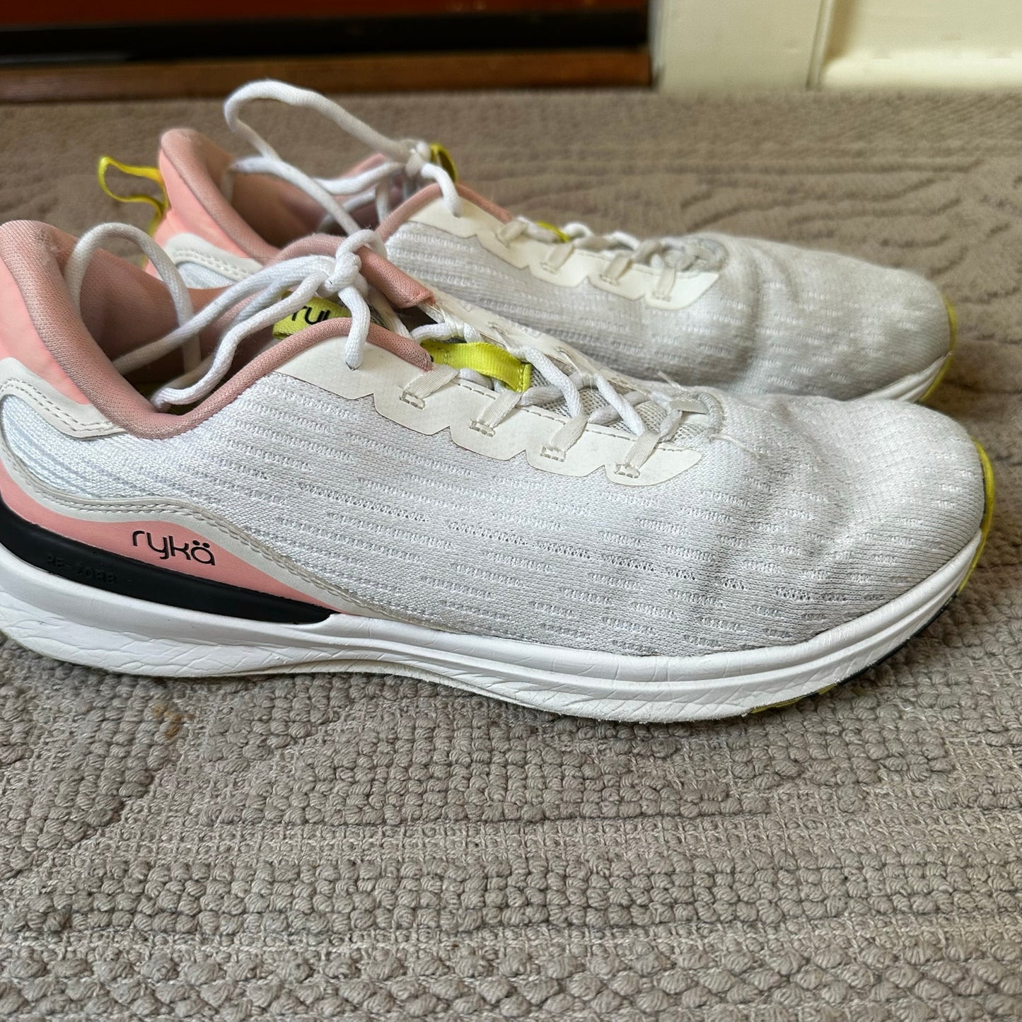 Ryka Myriad white lightweight fabric walking sneaker SIZE 8M